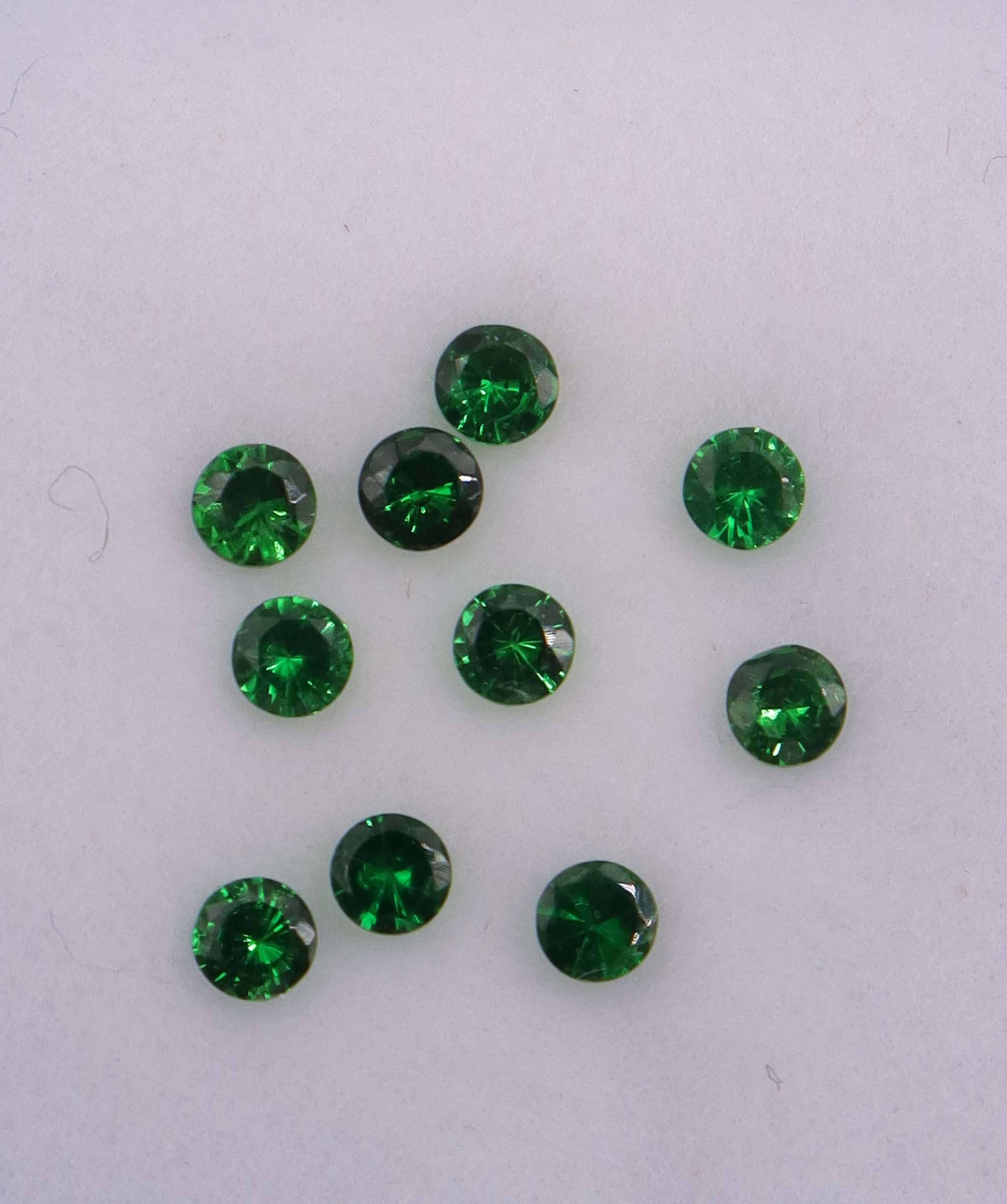Luxury Promise 1.02ct Tsavorite Round Melee 10 pcs DXBCS1270