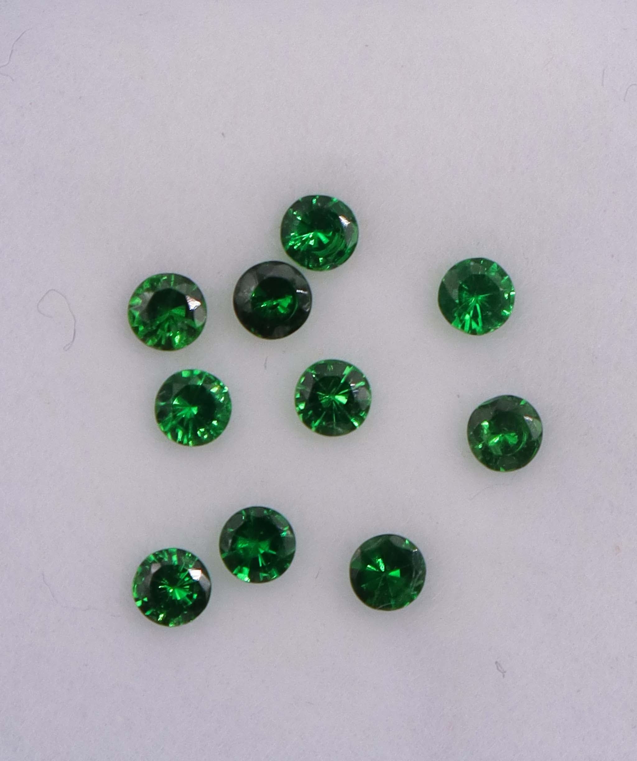 Luxury Promise 1.02ct Tsavorite Round Melee 10 pcs DXBCS1270