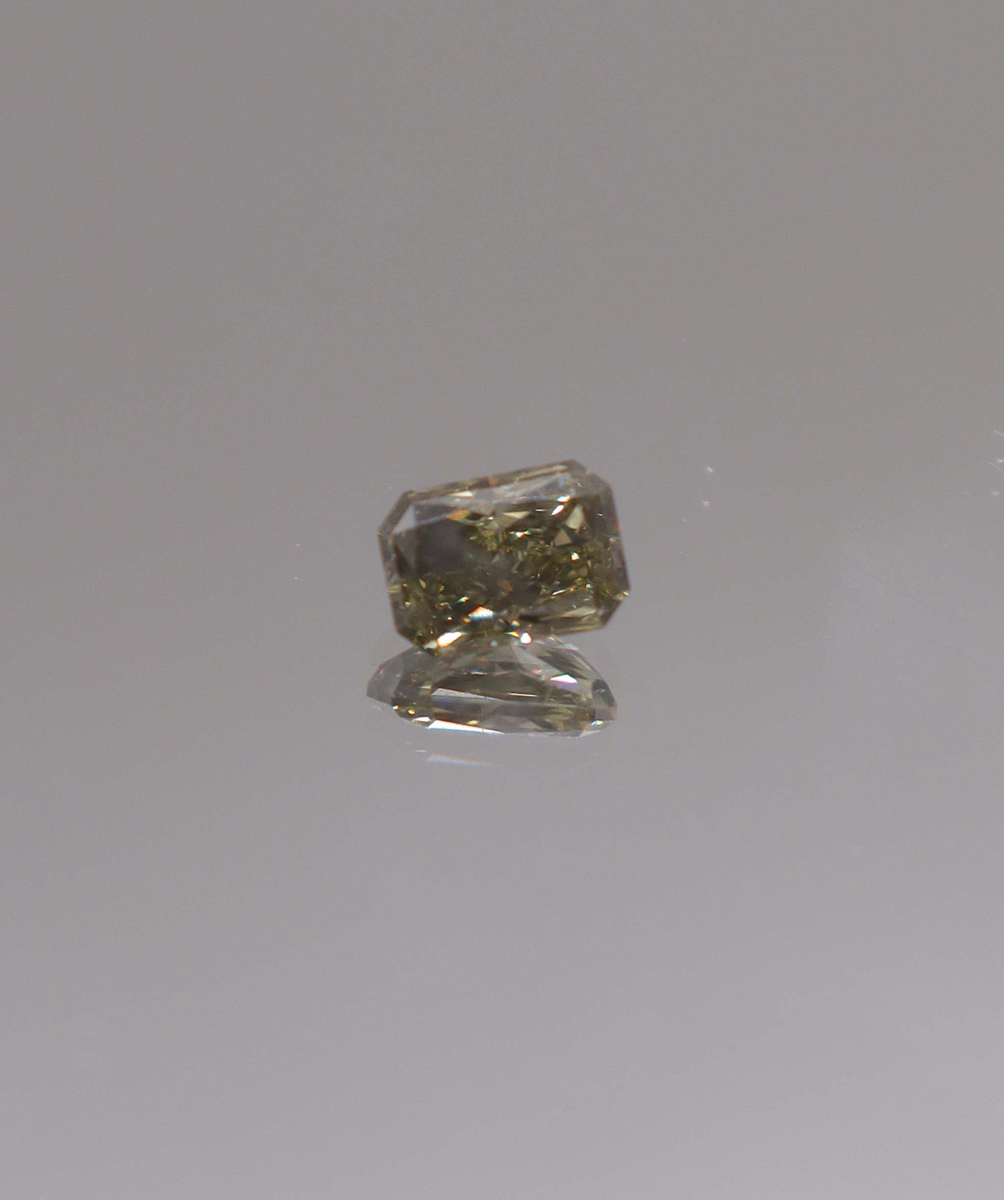 Luxury Promise 1.07CT MIDNIGHT GREEN RADIANT DIAMOND DXBN0487