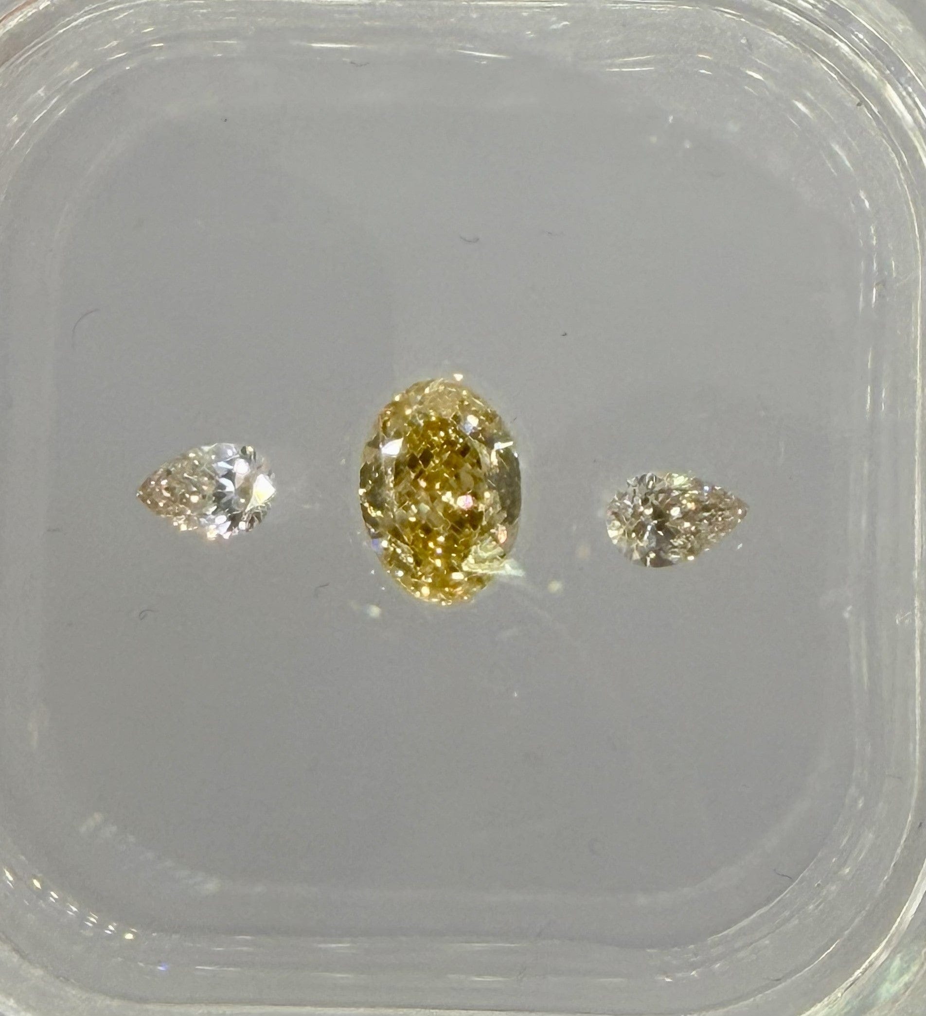 Luxury Promise 1.19crt Intense yellow Oval Diamond ANC1429