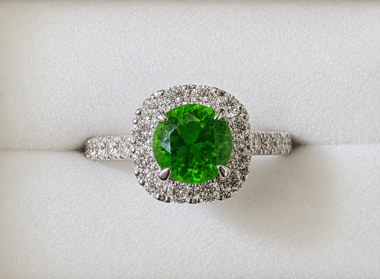 Luxury Promise 1.37ct Demantoid Garnet with D0.73ct in P900 4.8g / JC6666 JJC1097