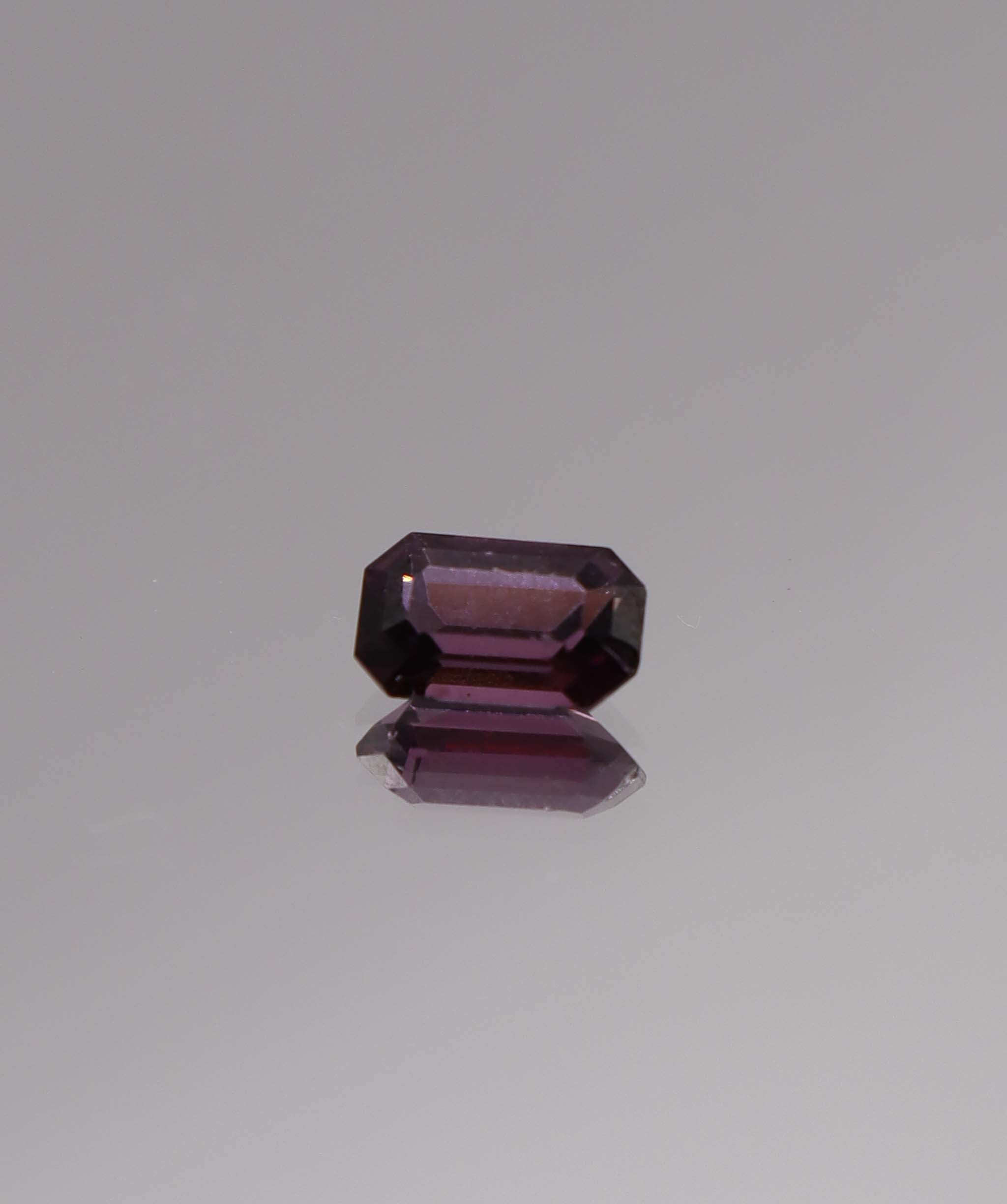 Luxury Promise 1.40ct Raspberry Spinel Emerald DXBCS1568