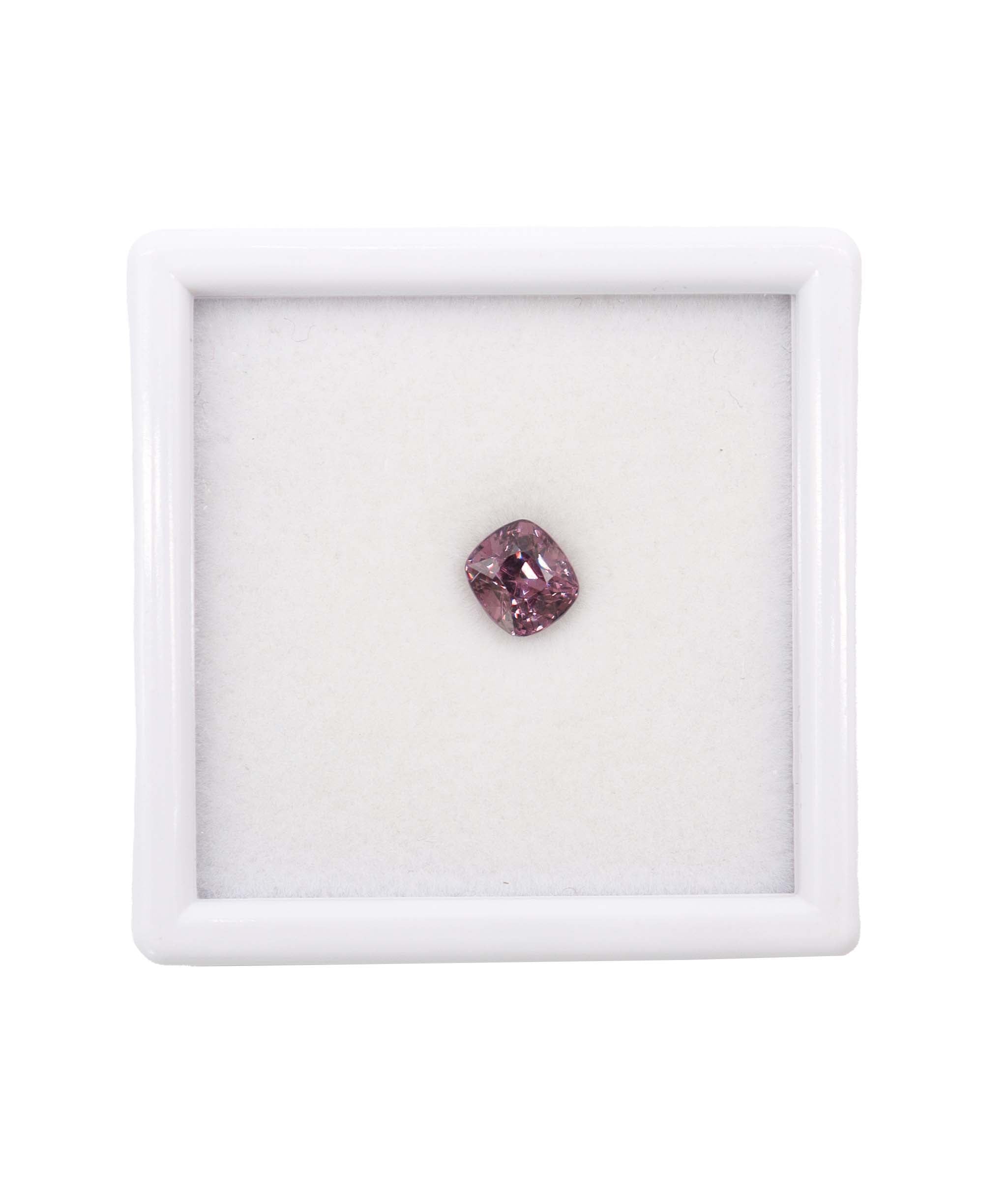 Luxury Promise 1.40cts purplish spinel 5.5x6mm DXBD0430