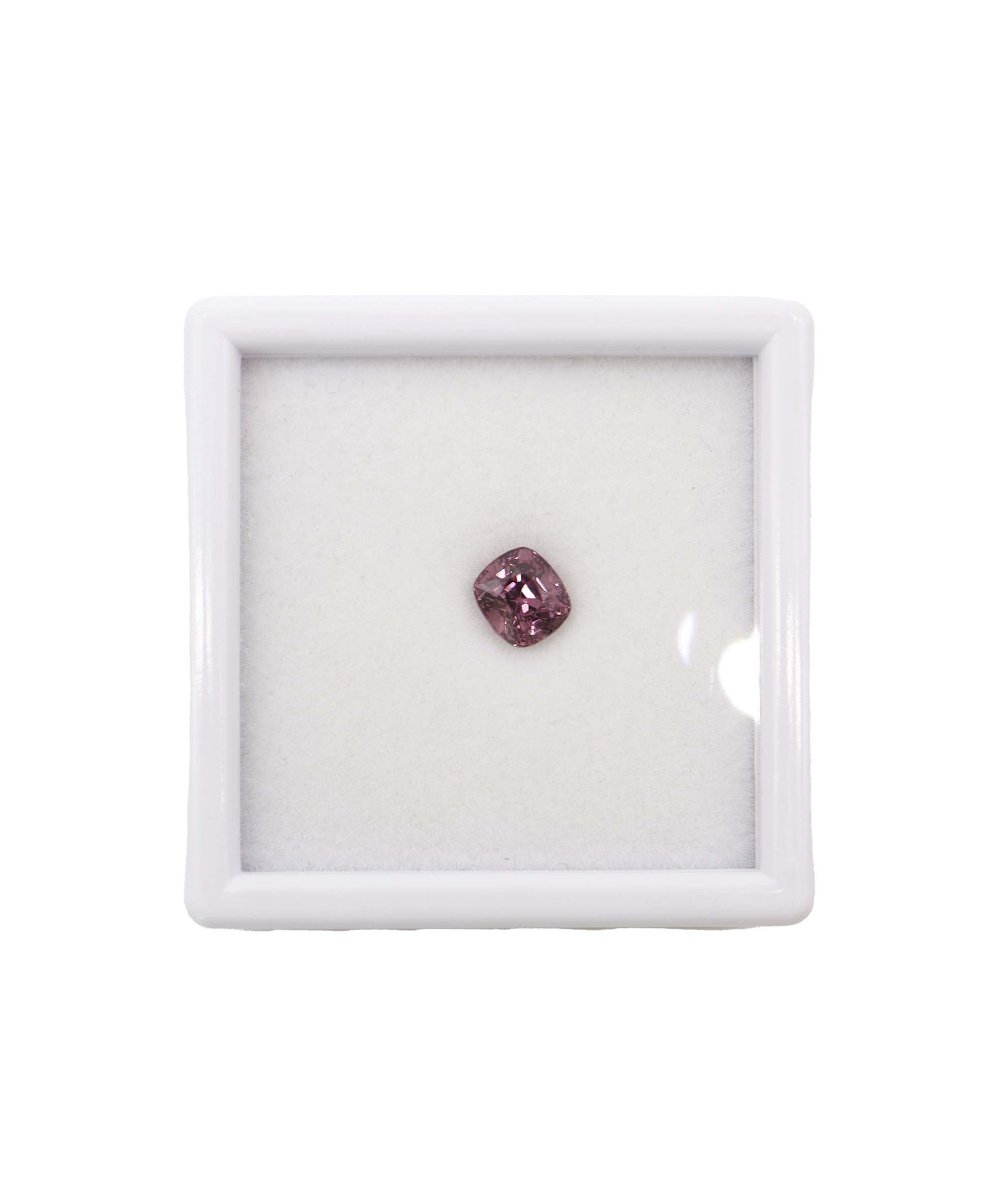 Luxury Promise 1.40cts purplish spinel 5.5x6mm DXBD0430