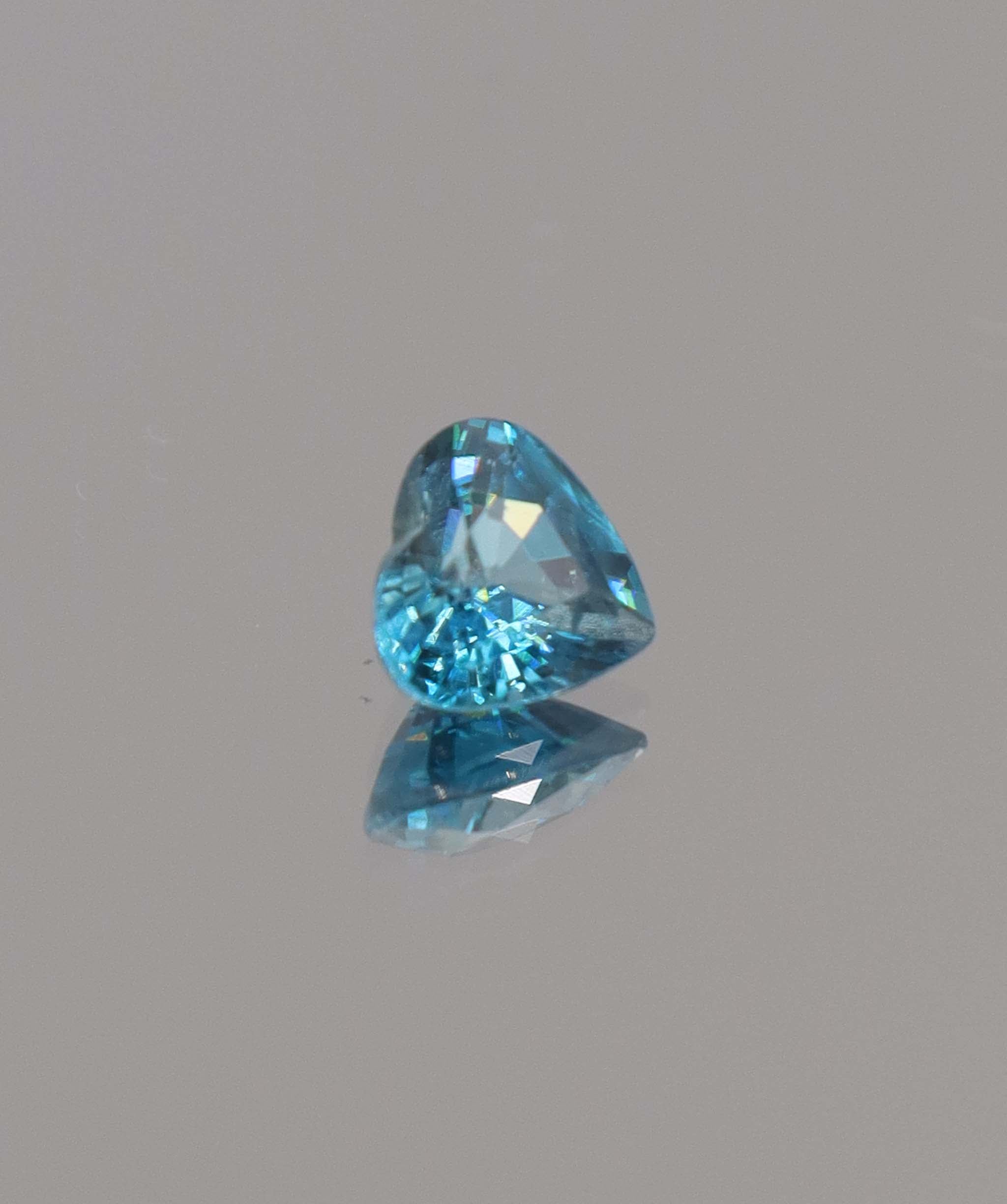 Luxury Promise 1.47ct Heart Blue Zircon DXBCS1184
