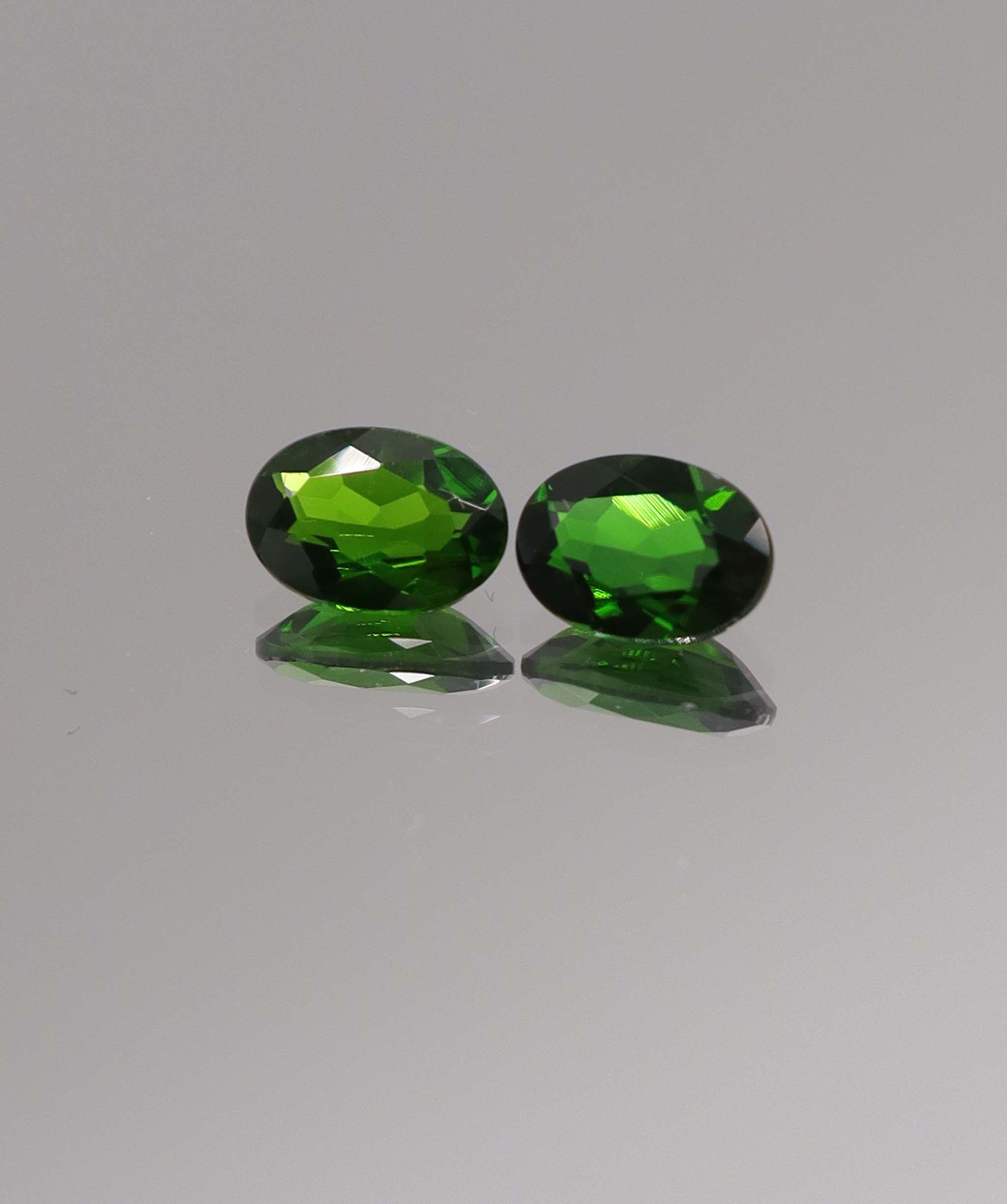 Luxury Promise 1.54ct Oval Chrome Diopside pair DXBCS1168