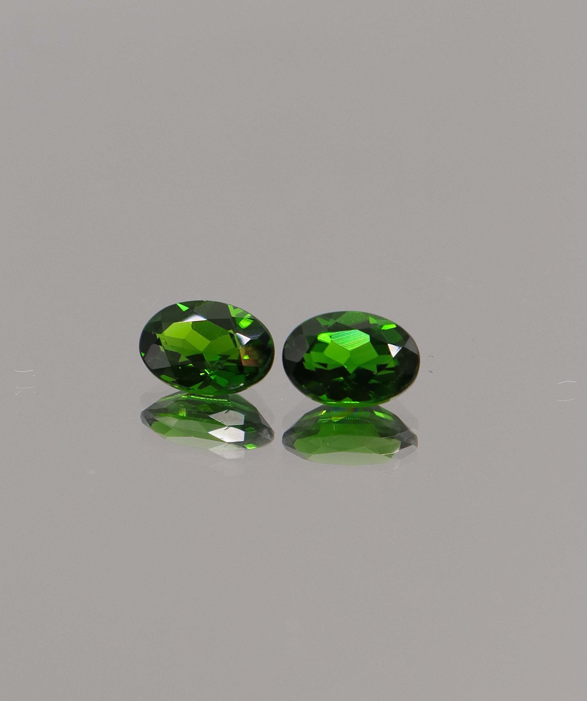 Luxury Promise 1.56ct Oval Chrome Diopside pair DXBCS1170