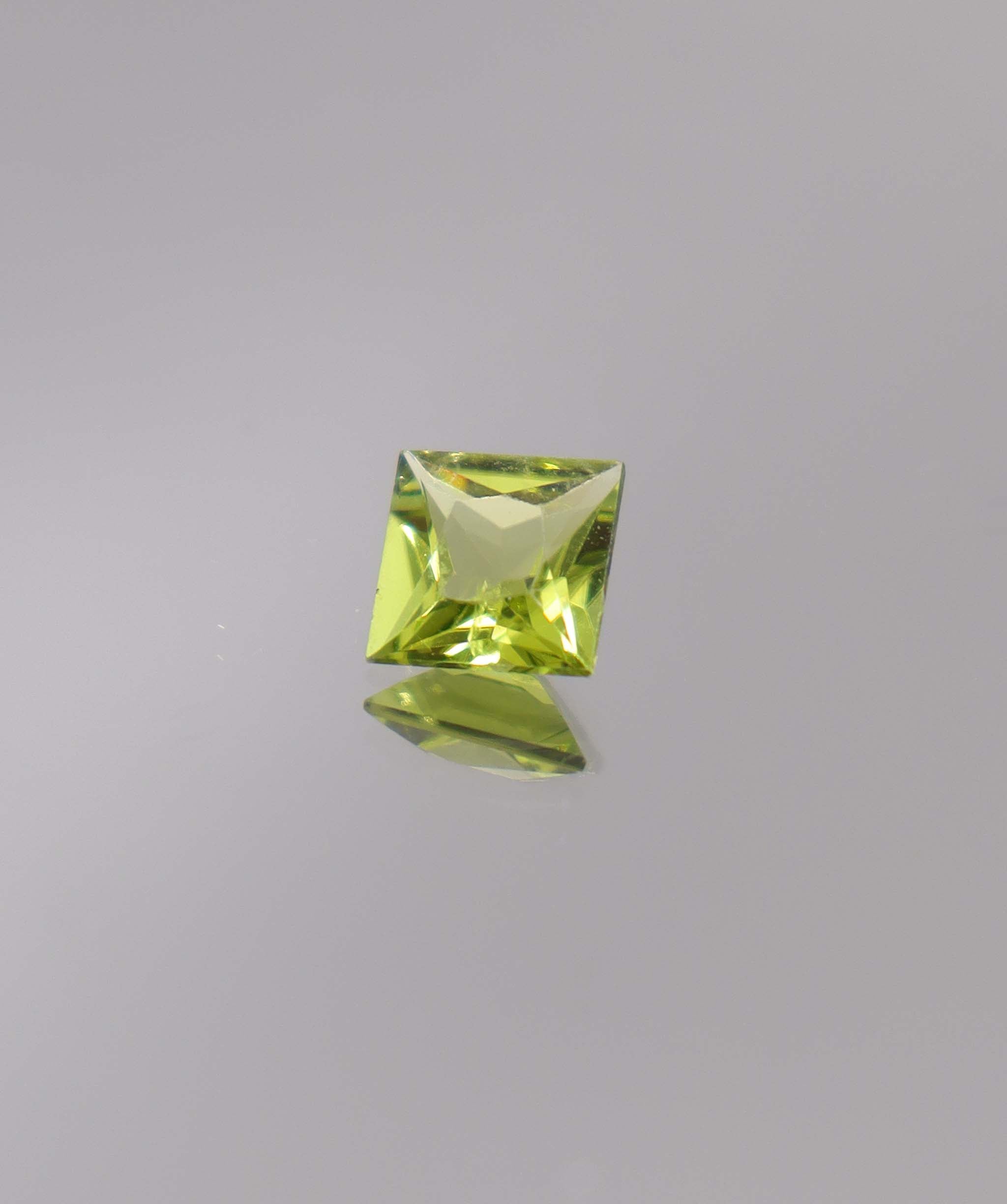 Luxury Promise 1.57ct Peridot Princess DXBCS0041