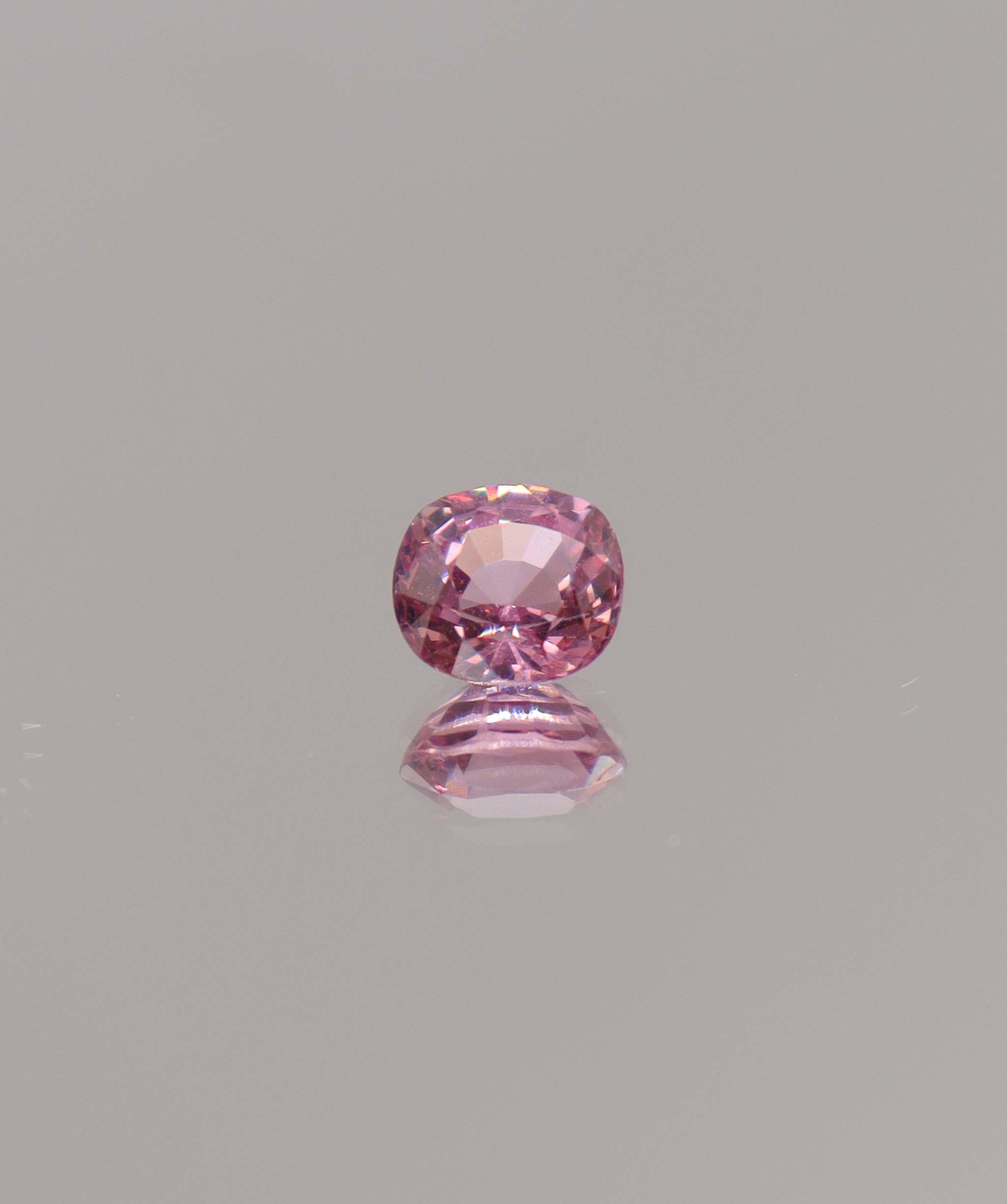 Luxury Promise 1.58cts pink spinel DXBS4650