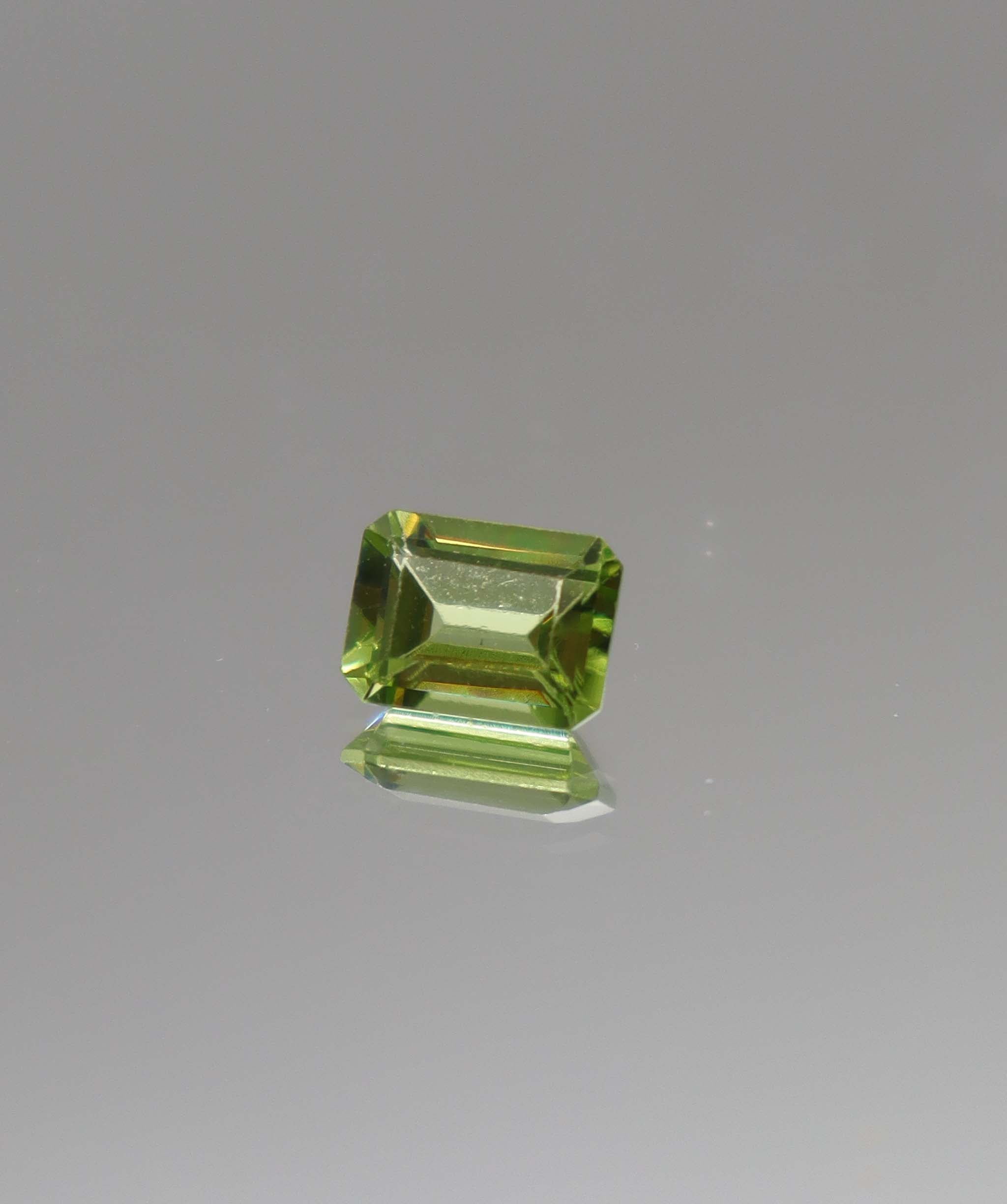 Luxury Promise 1.64ct Peridot Emerald DXBCS2432