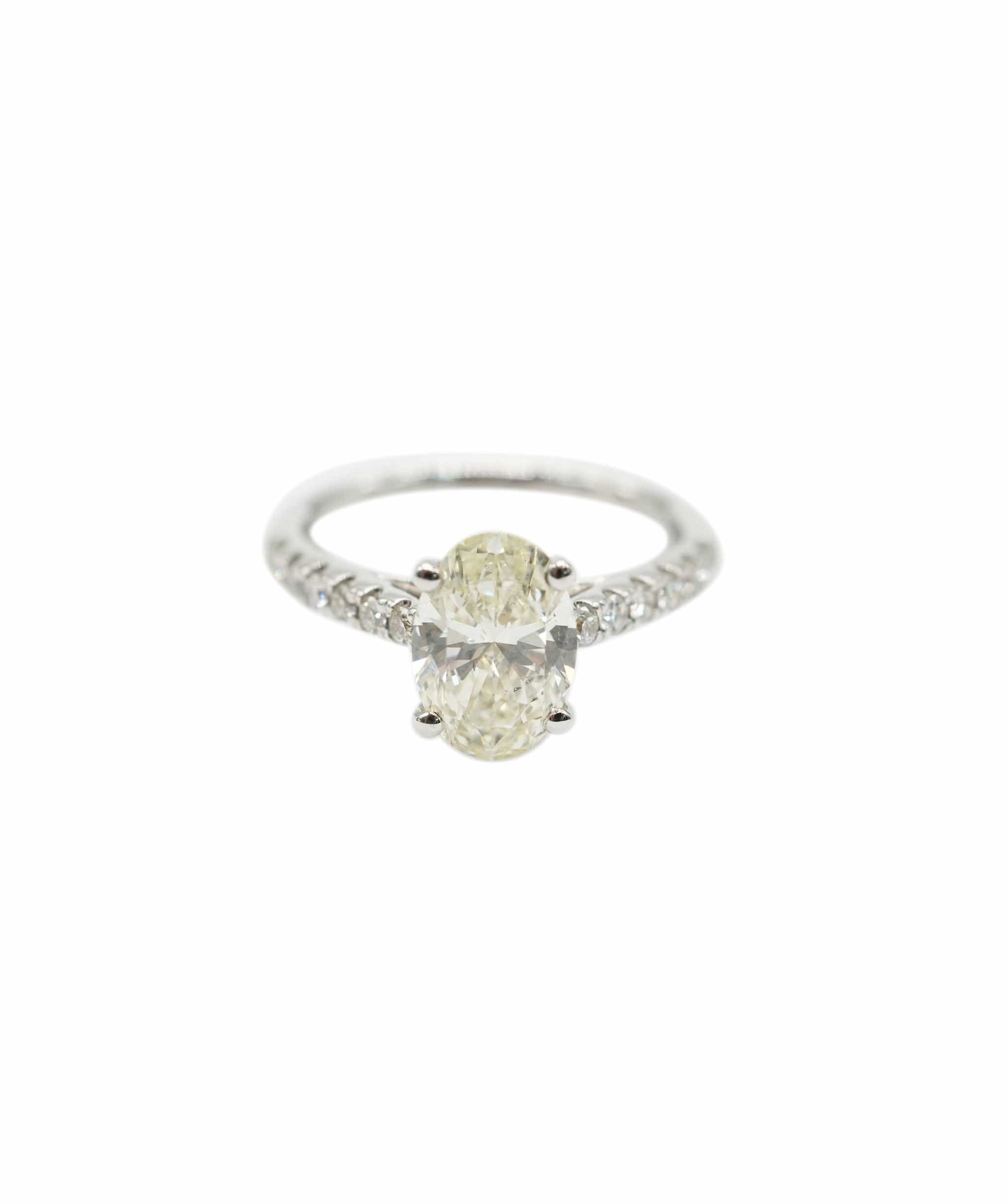 Luxury Promise 1.73CT 18 KT WHITE GOLD with centre oval RING DIAMOND DBXN0366