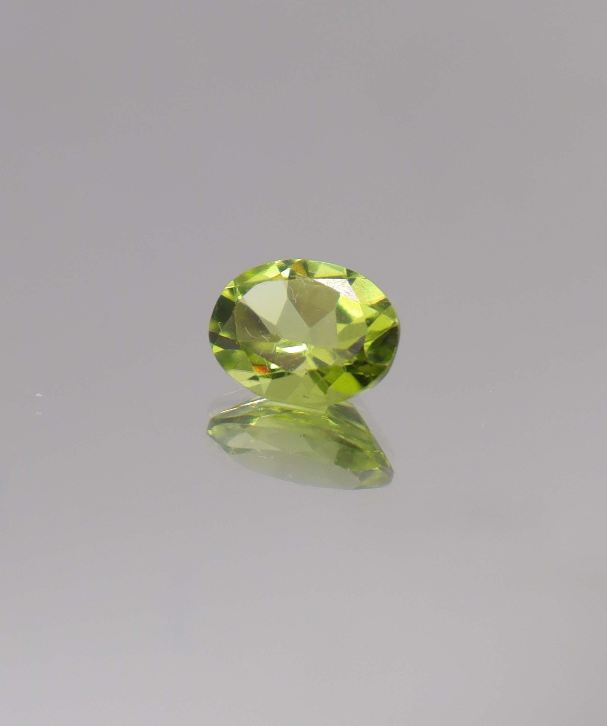 Luxury Promise 1.74ct Peridot Oval DXBCS0054