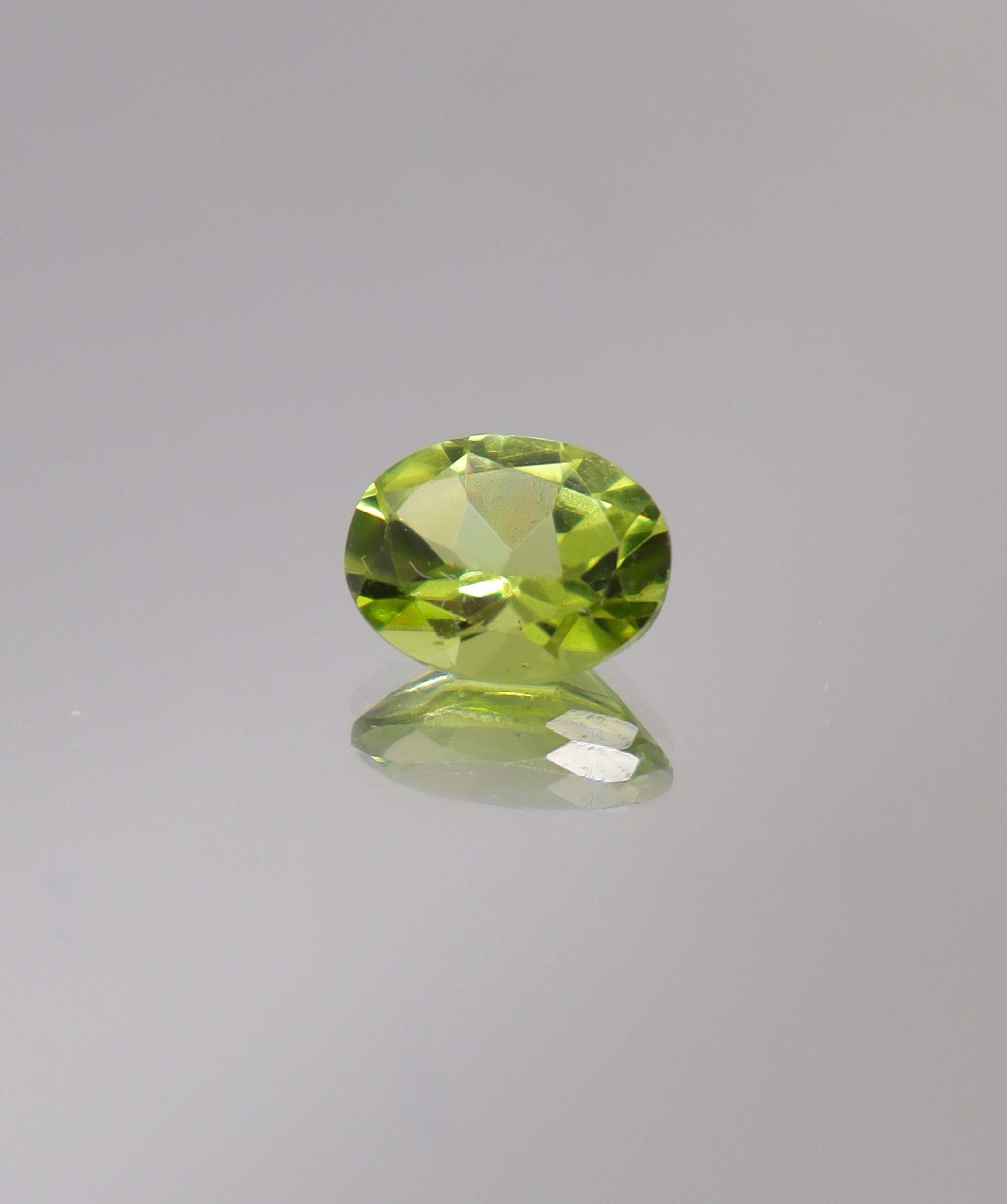 Luxury Promise 1.74ct Peridot Oval DXBCS0054