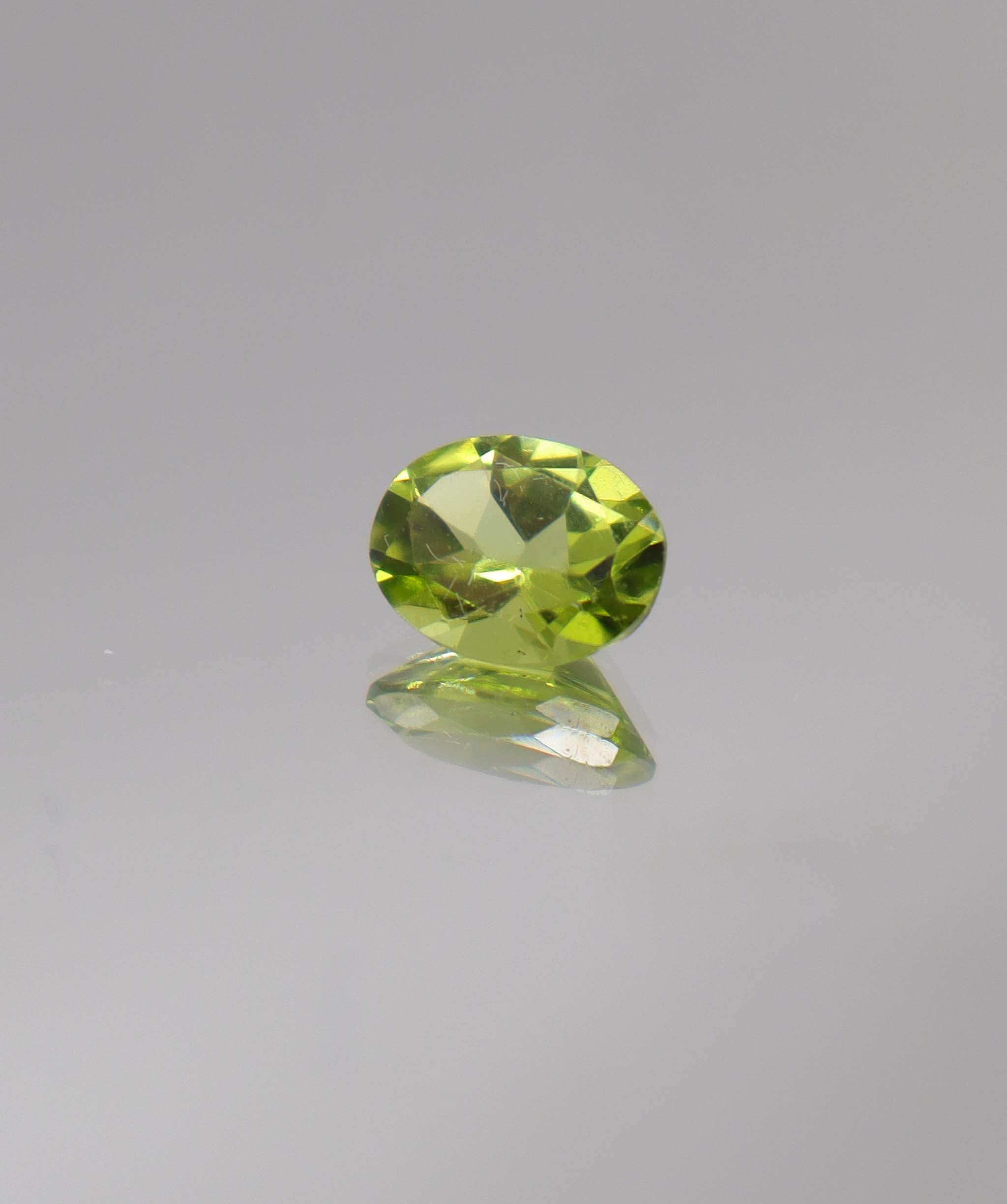 Luxury Promise 1.74ct Peridot Oval DXBCS0054