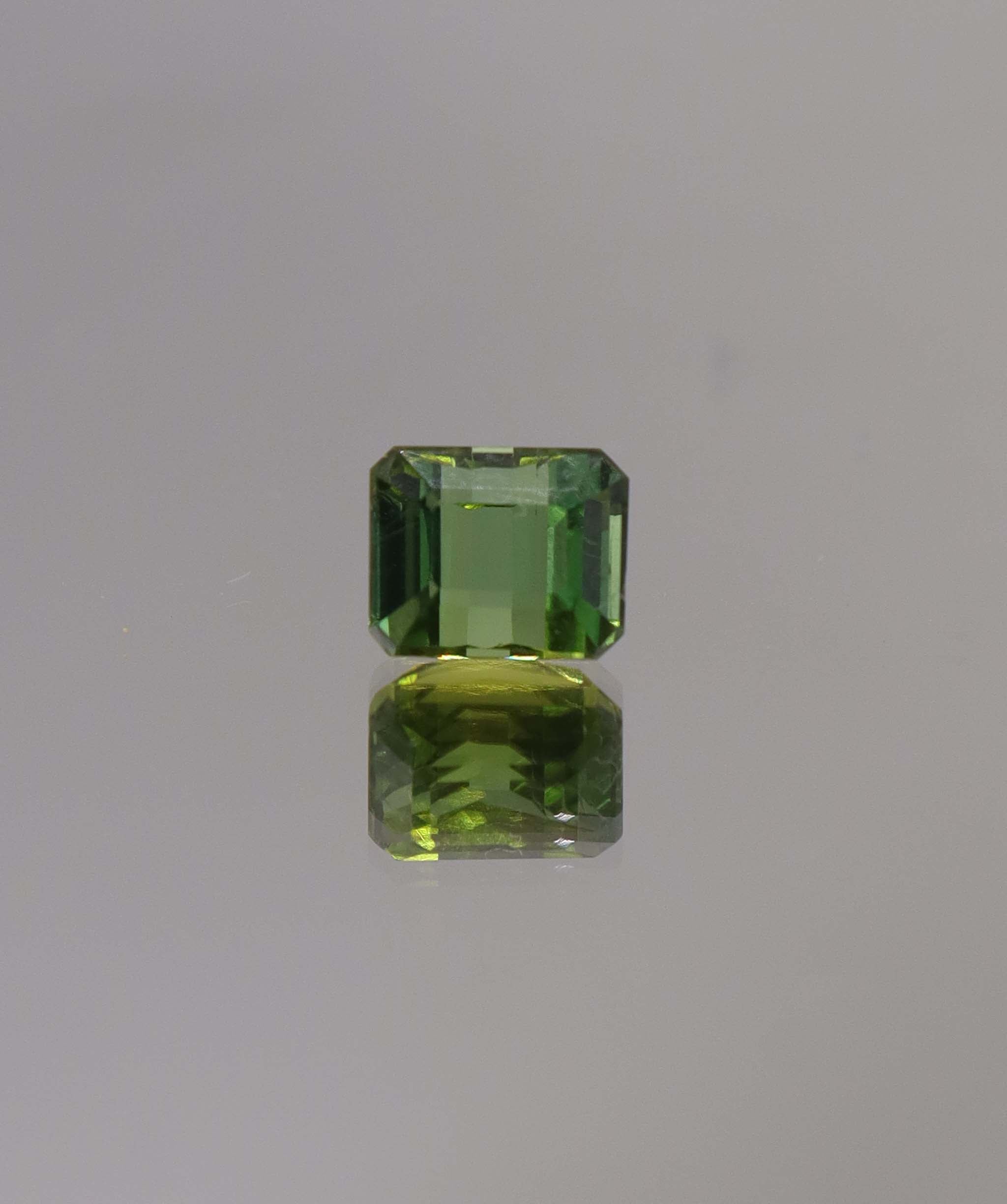 Luxury Promise 1.75ct Green Tourmaline single DXBCS1083