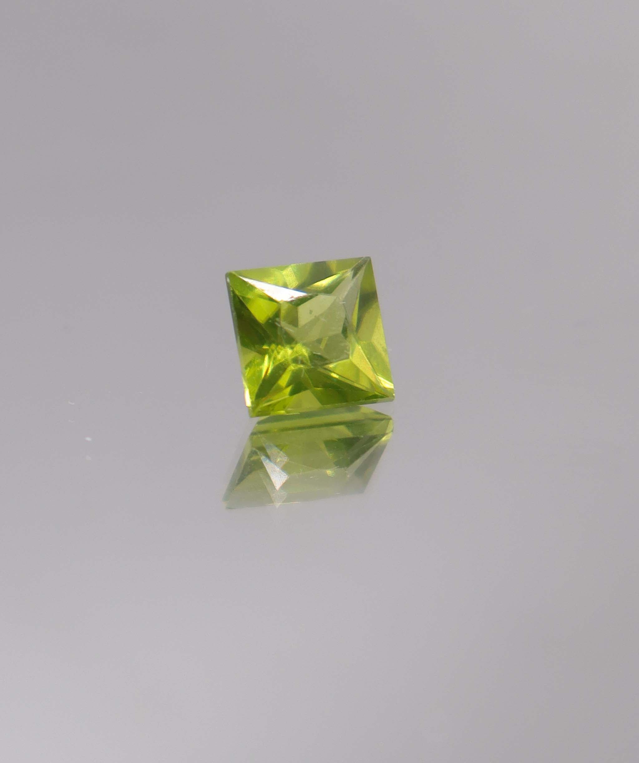 Luxury Promise 1.80ct Peridot Princess DXBCS0043