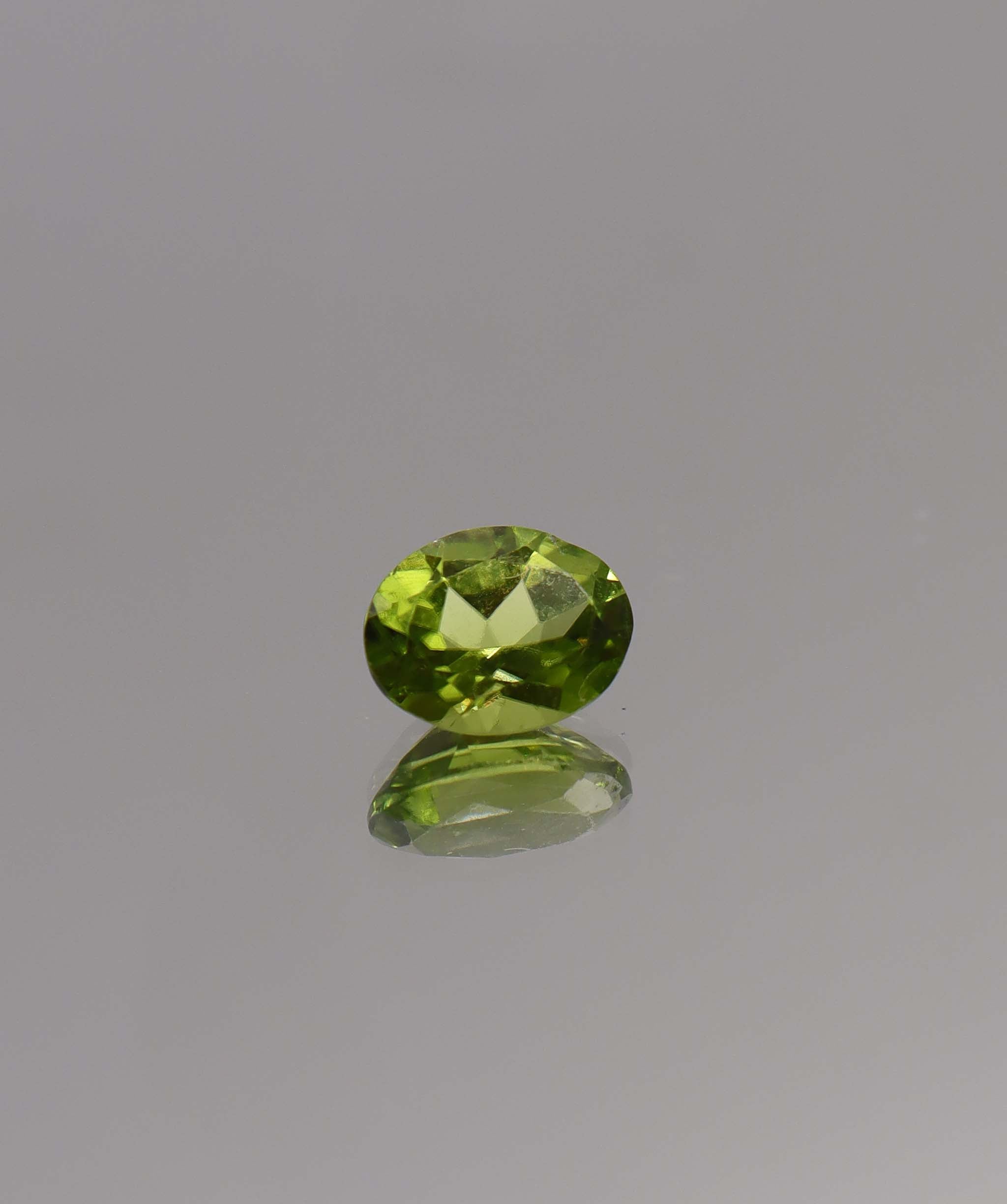 Luxury Promise 1.81ct Peridot Oval DXBCS0042