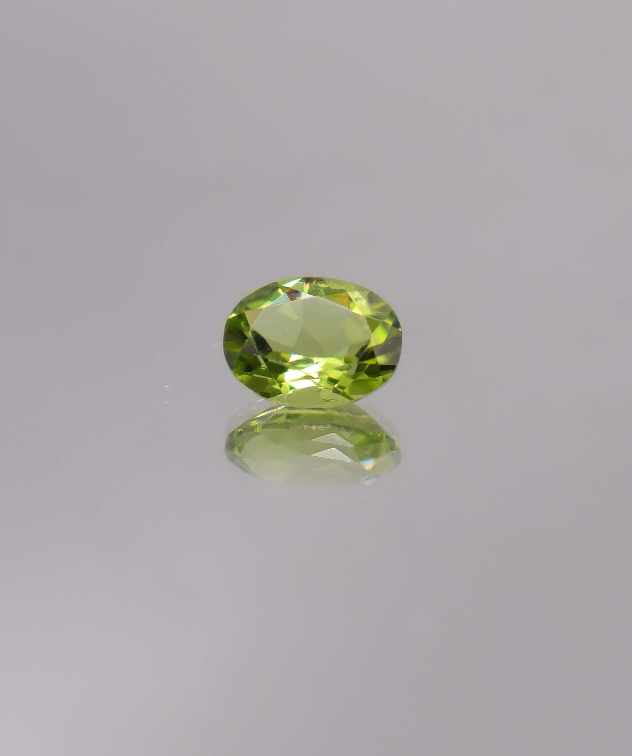Luxury Promise 1.81ct Peridot Oval DXBCS0045