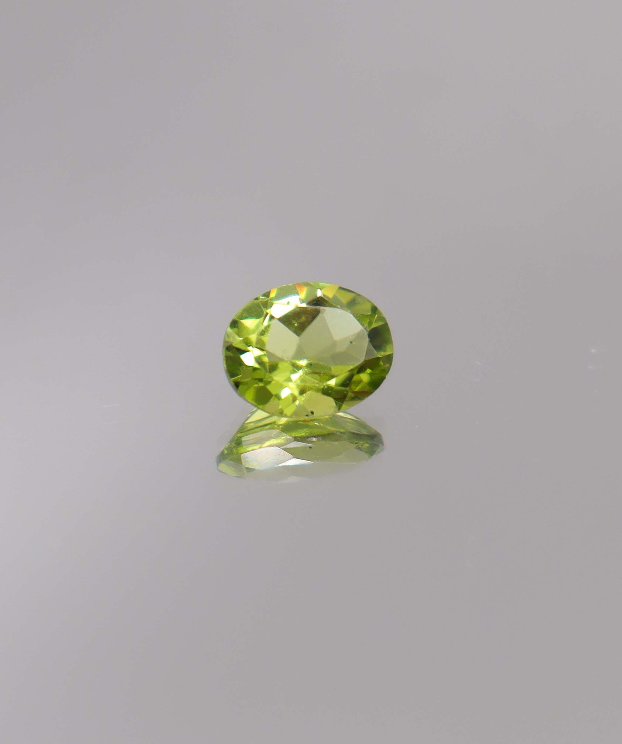 Luxury Promise 1.83ct Peridot Oval DXBCS0049
