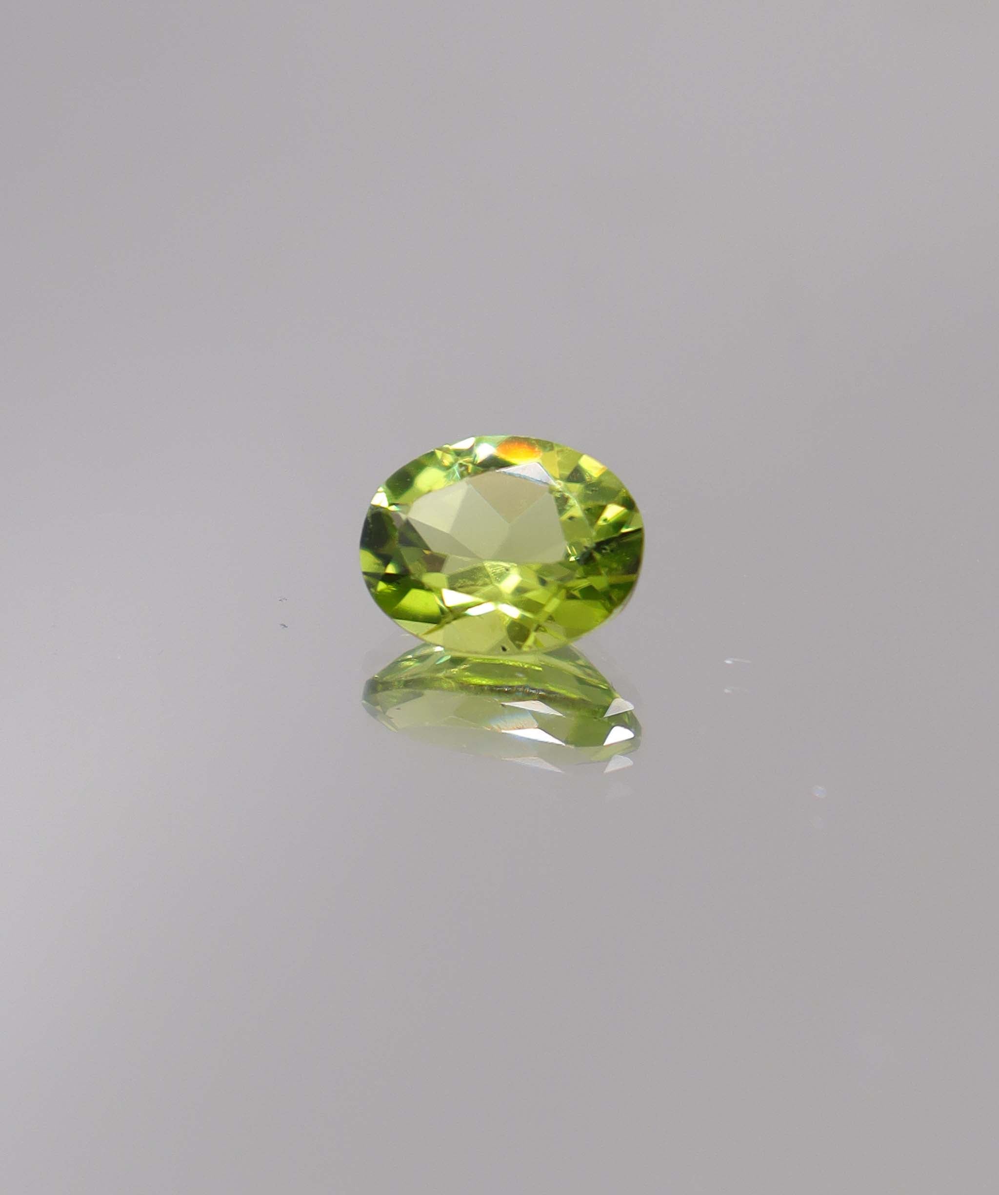 Luxury Promise 1.83ct Peridot Oval DXBCS0049