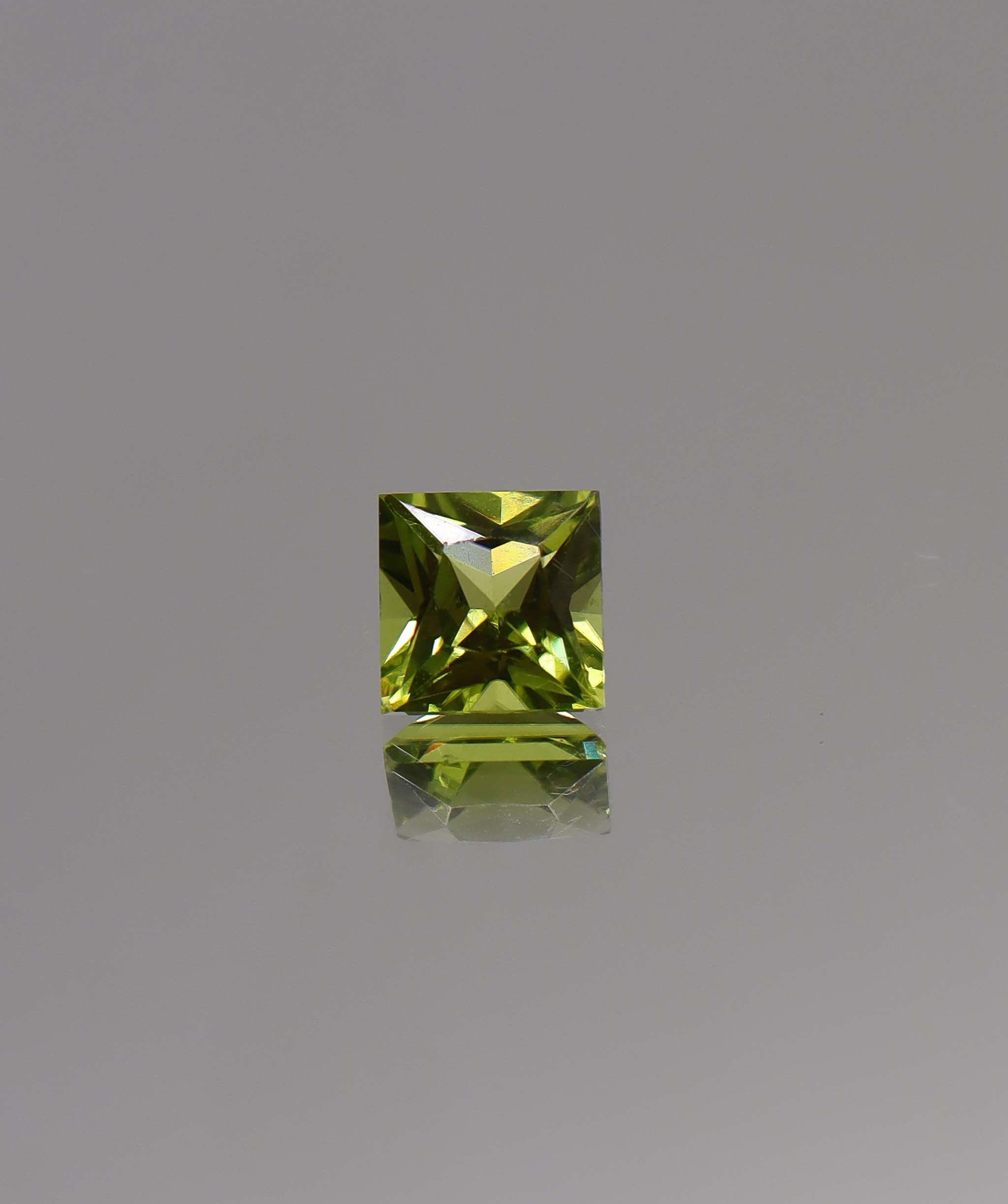 Luxury Promise 1.83ct Peridot Princess DXBCS0062
