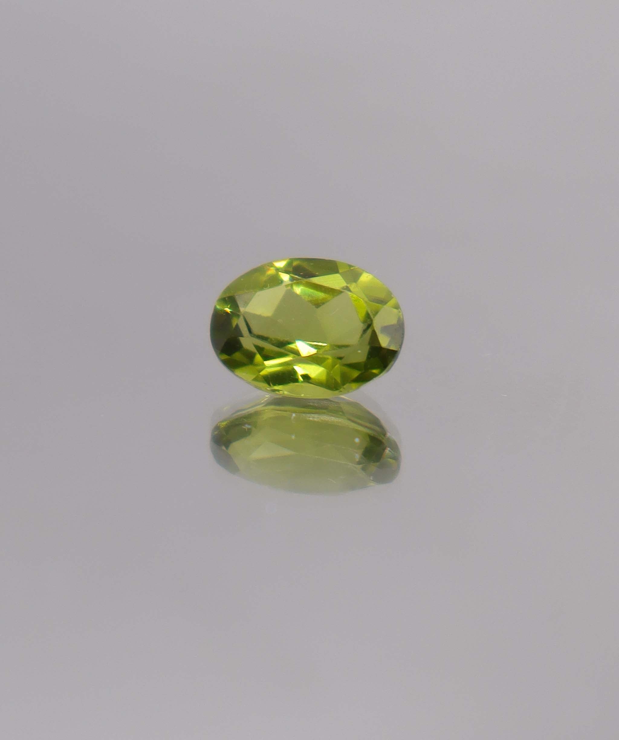 Luxury Promise 1.84ct Peridot Oval DXBCS0052