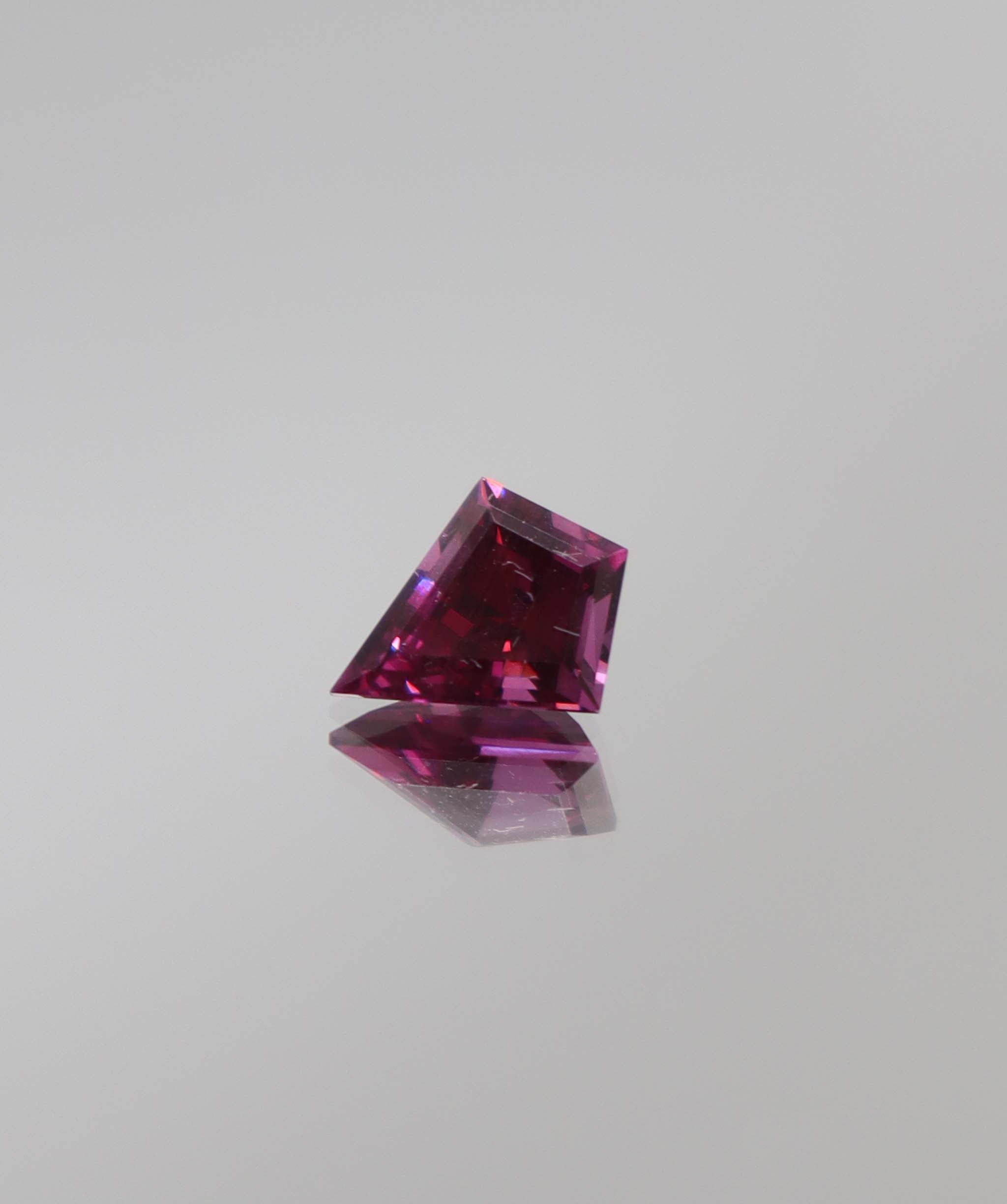 Luxury Promise 1.85ct Umba garnet s01073