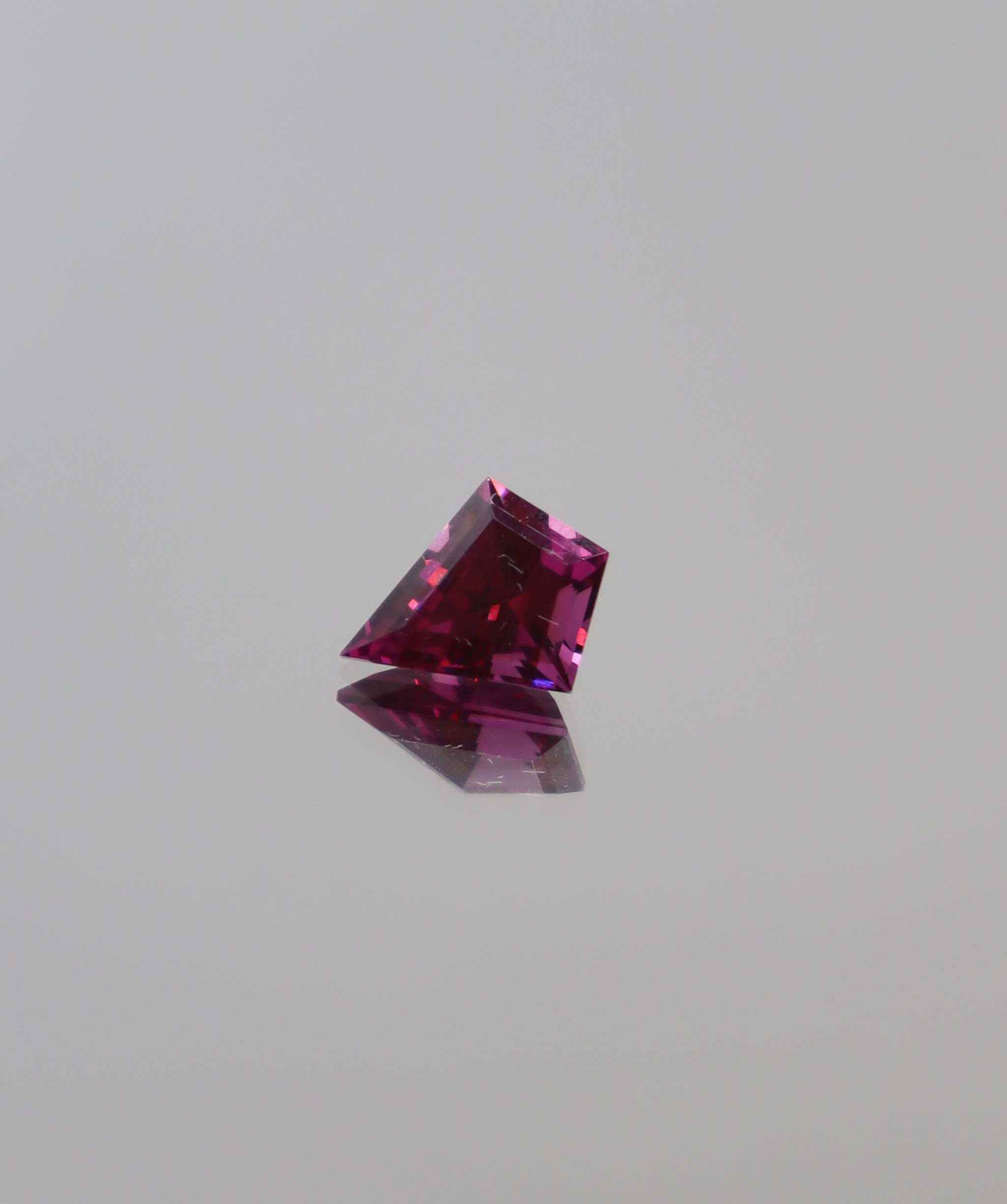 Luxury Promise 1.85ct Umba garnet s01073