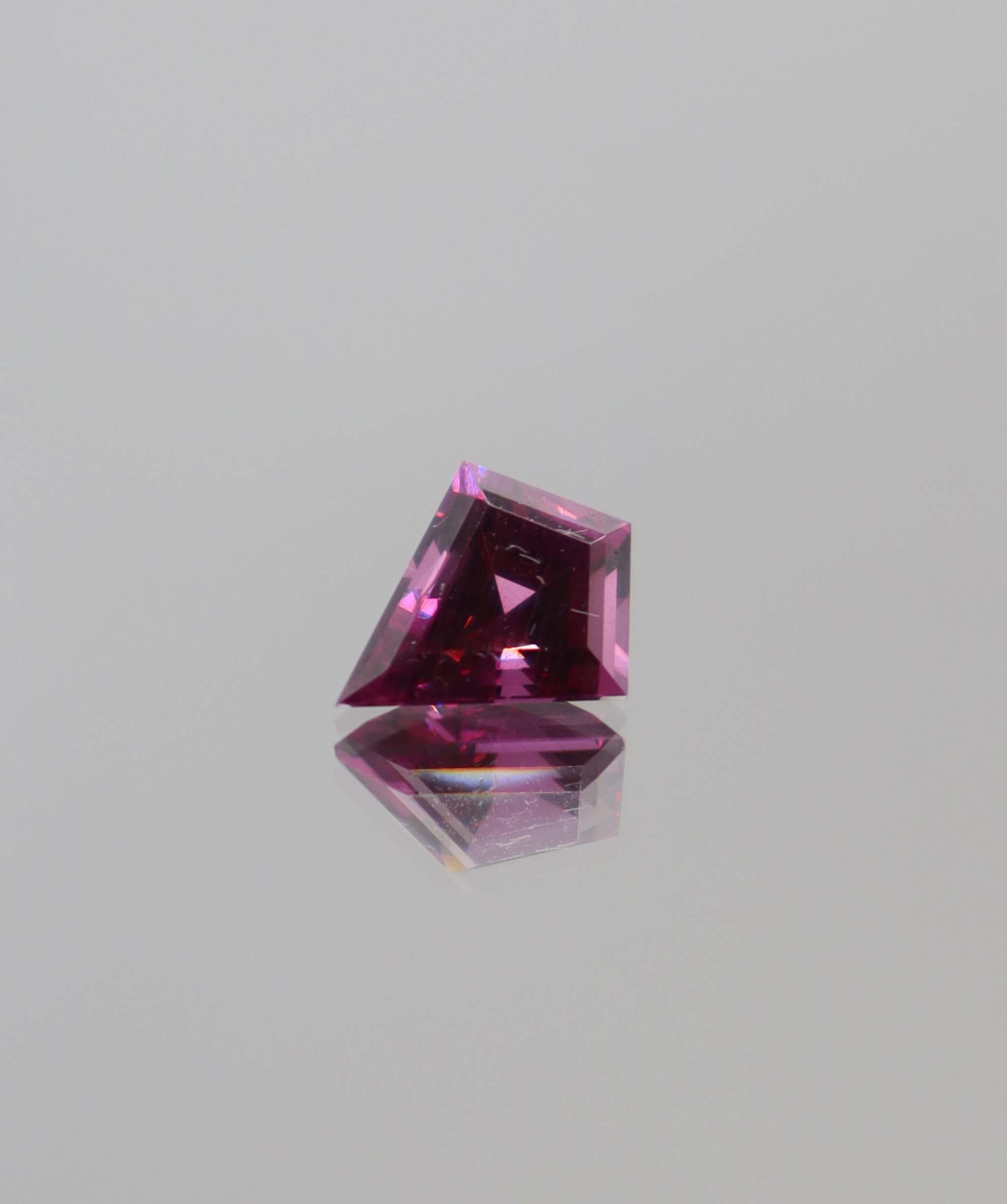 Luxury Promise 1.85ct Umba garnet s01073