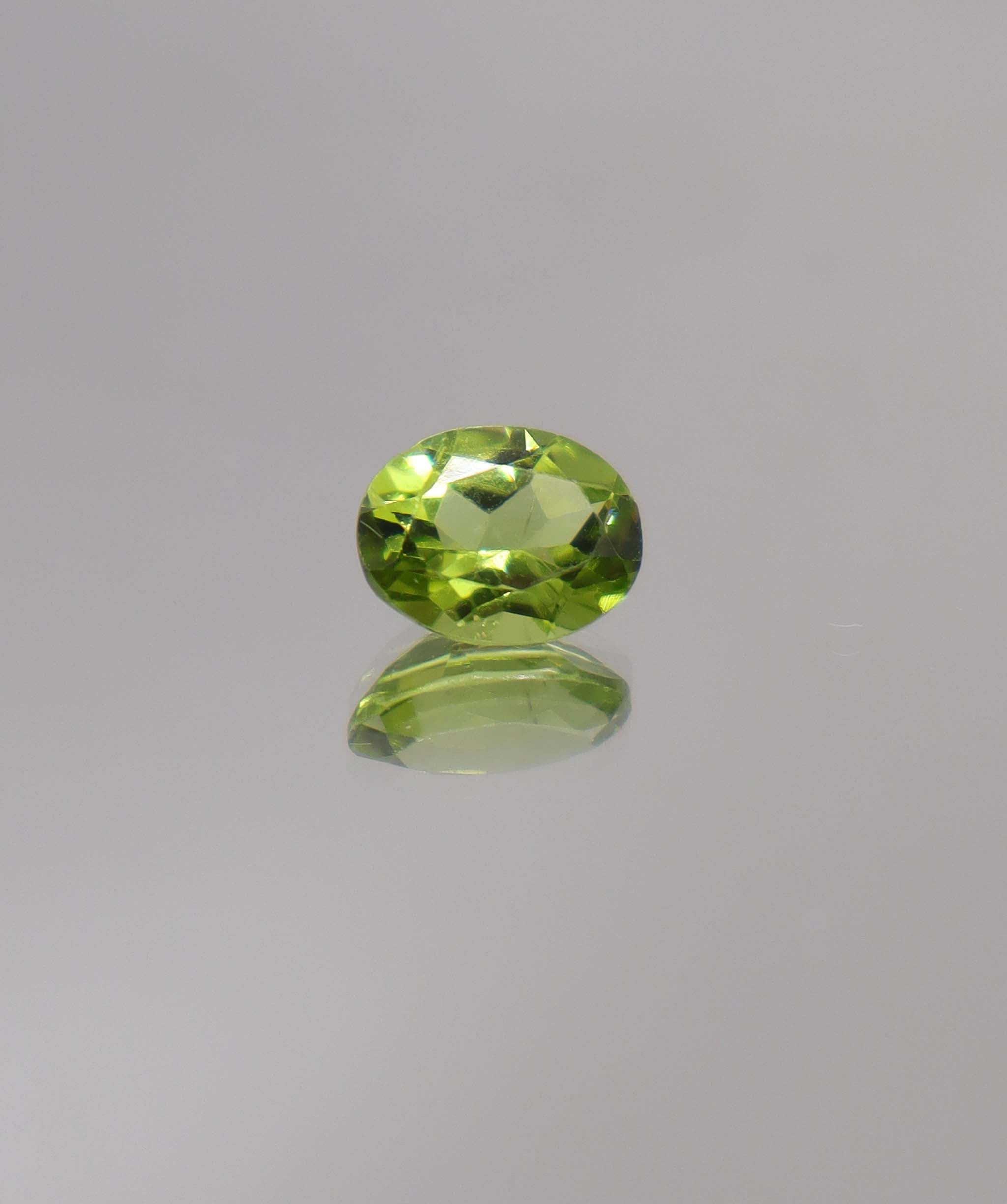 Luxury Promise 1.90ct Peridot Oval DXBCS0047