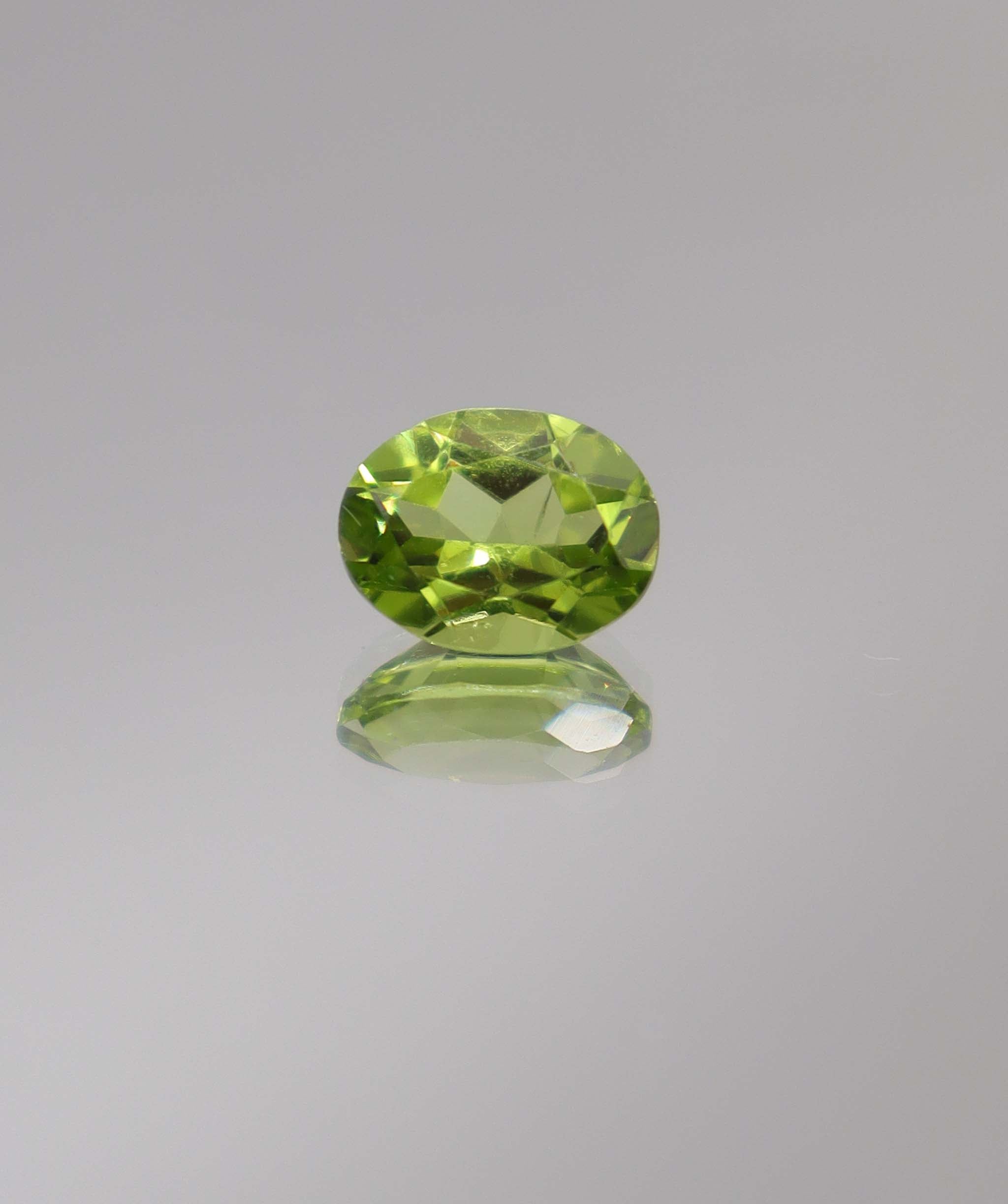 Luxury Promise 1.90ct Peridot Oval DXBCS0047