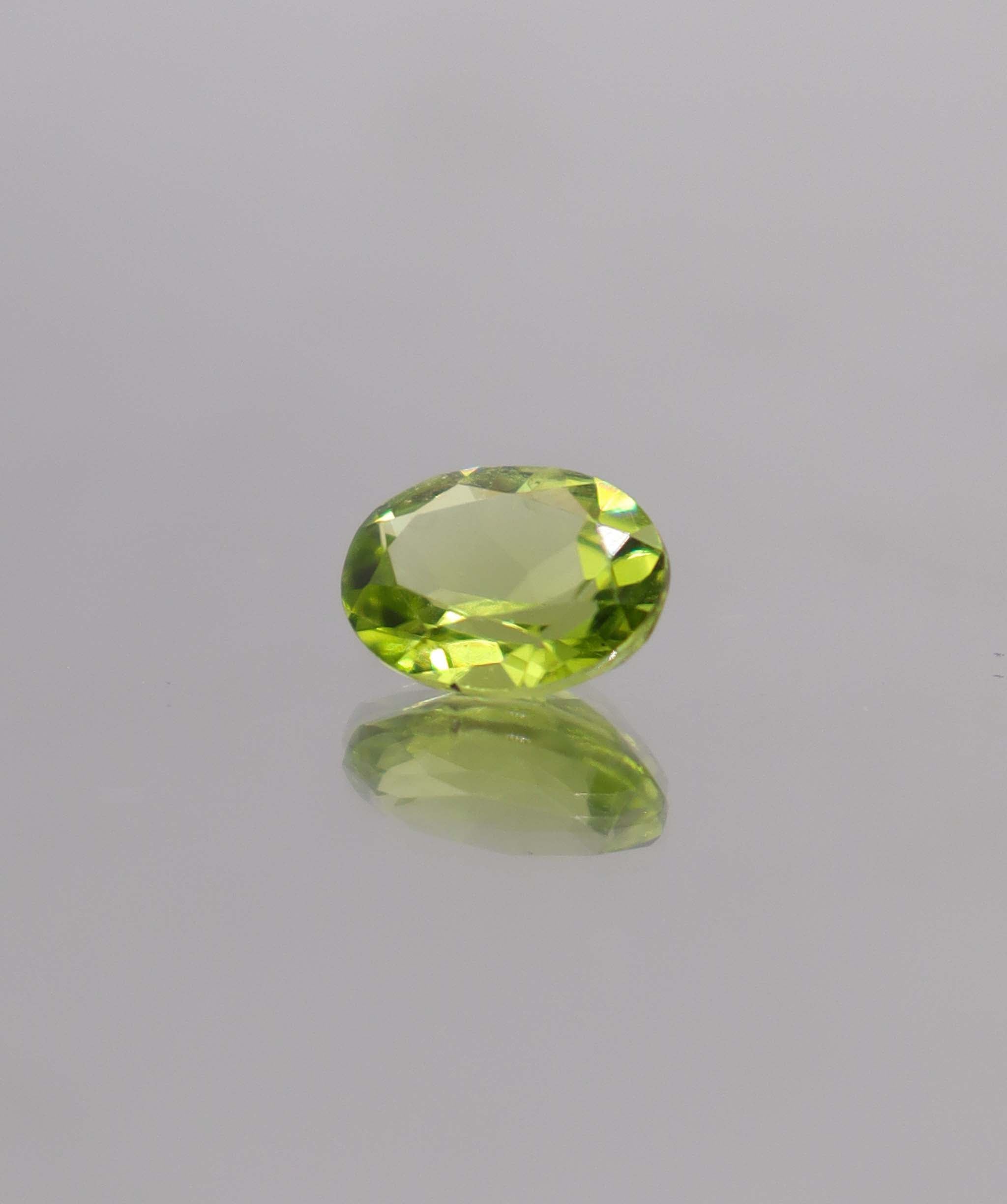 Luxury Promise 1.90ct Peridot Oval DXBCS0058