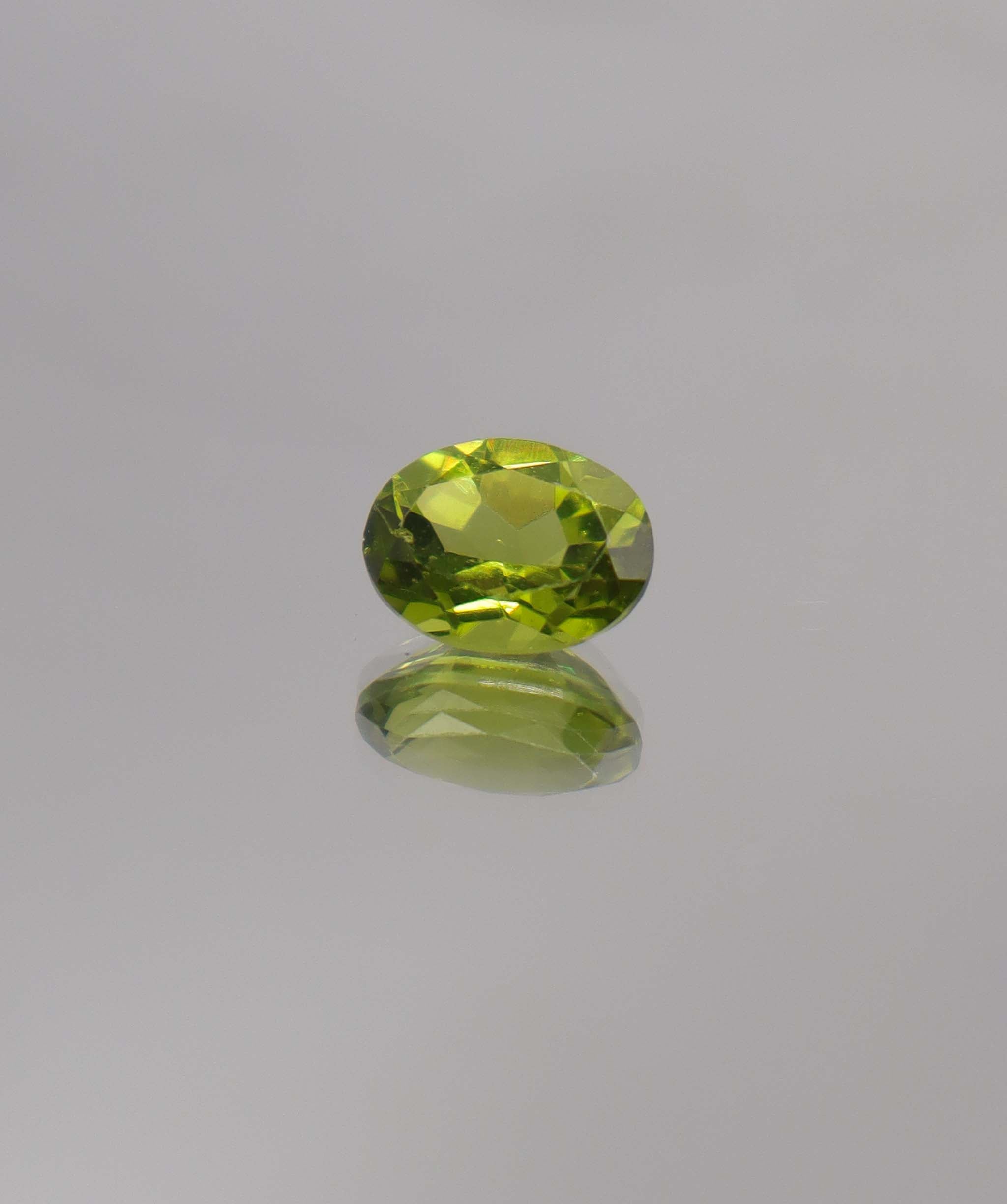 Luxury Promise 1.95ct Peridot Oval DXBCS0051