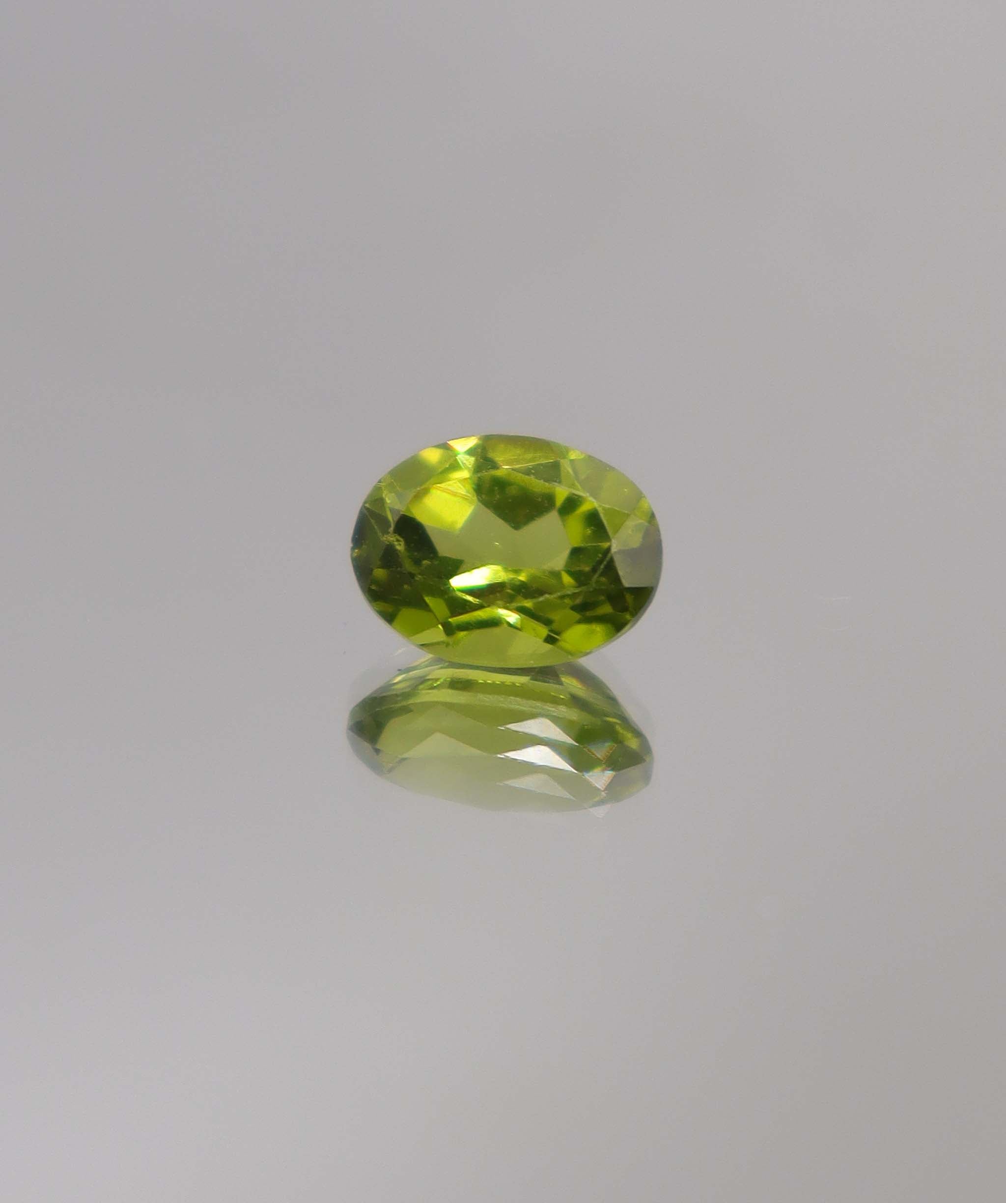 Luxury Promise 1.95ct Peridot Oval DXBCS0051