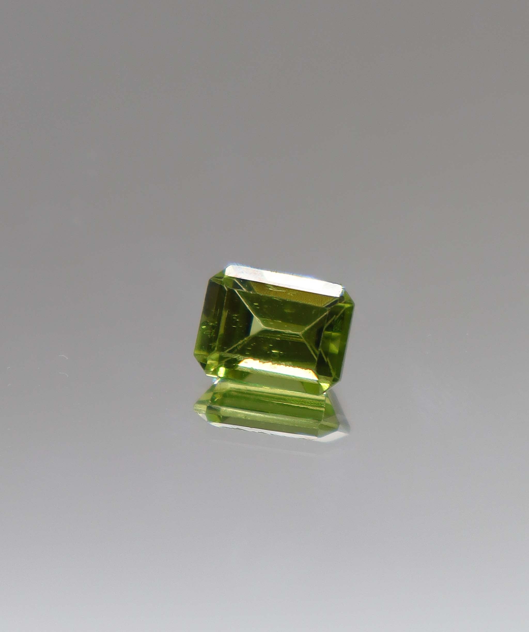 Luxury Promise 1.97ct Peridot Emerald DXBCS2431