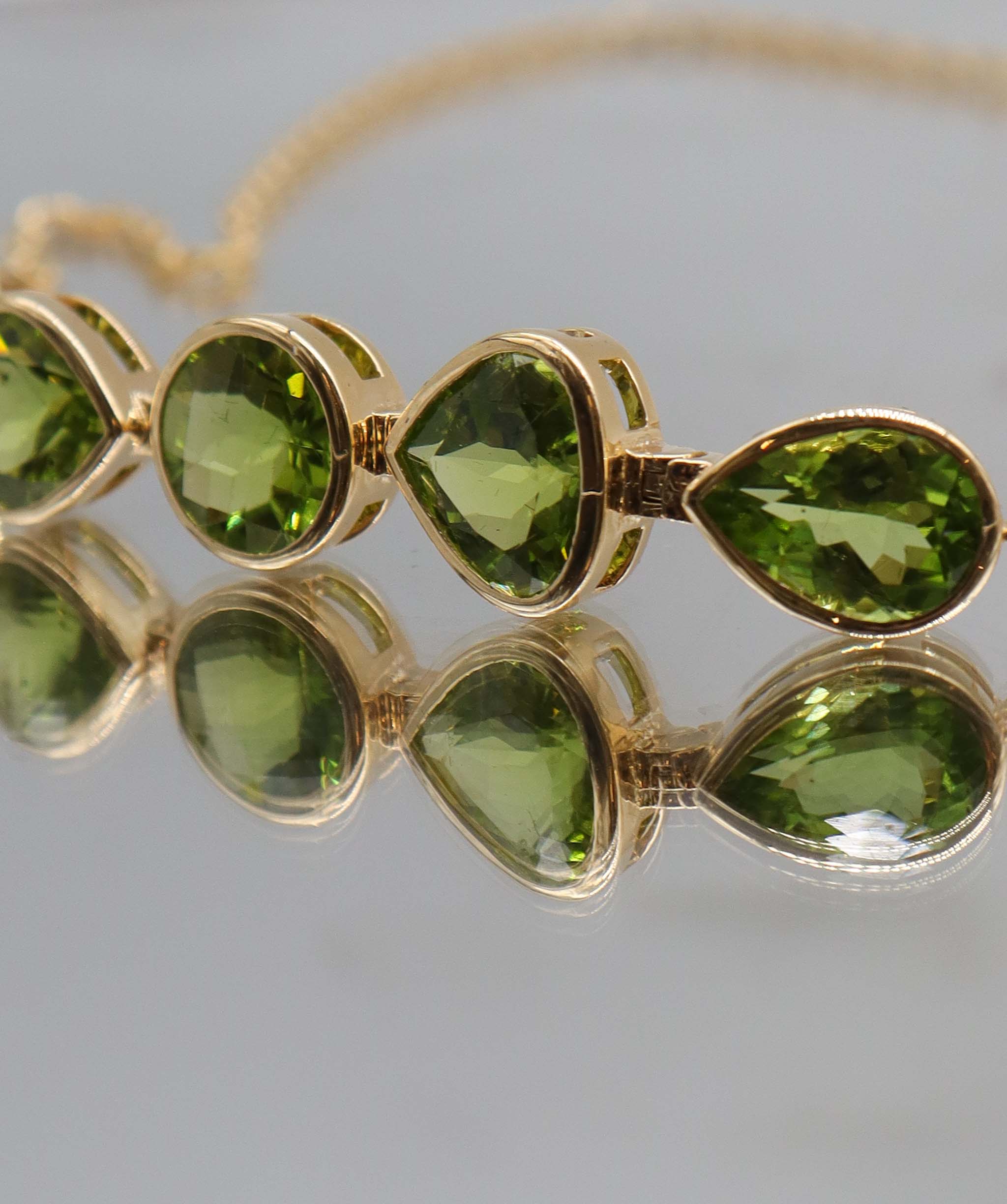 Luxury Promise 10.04ct Peridot YG Necklace/Choker DXBS5612