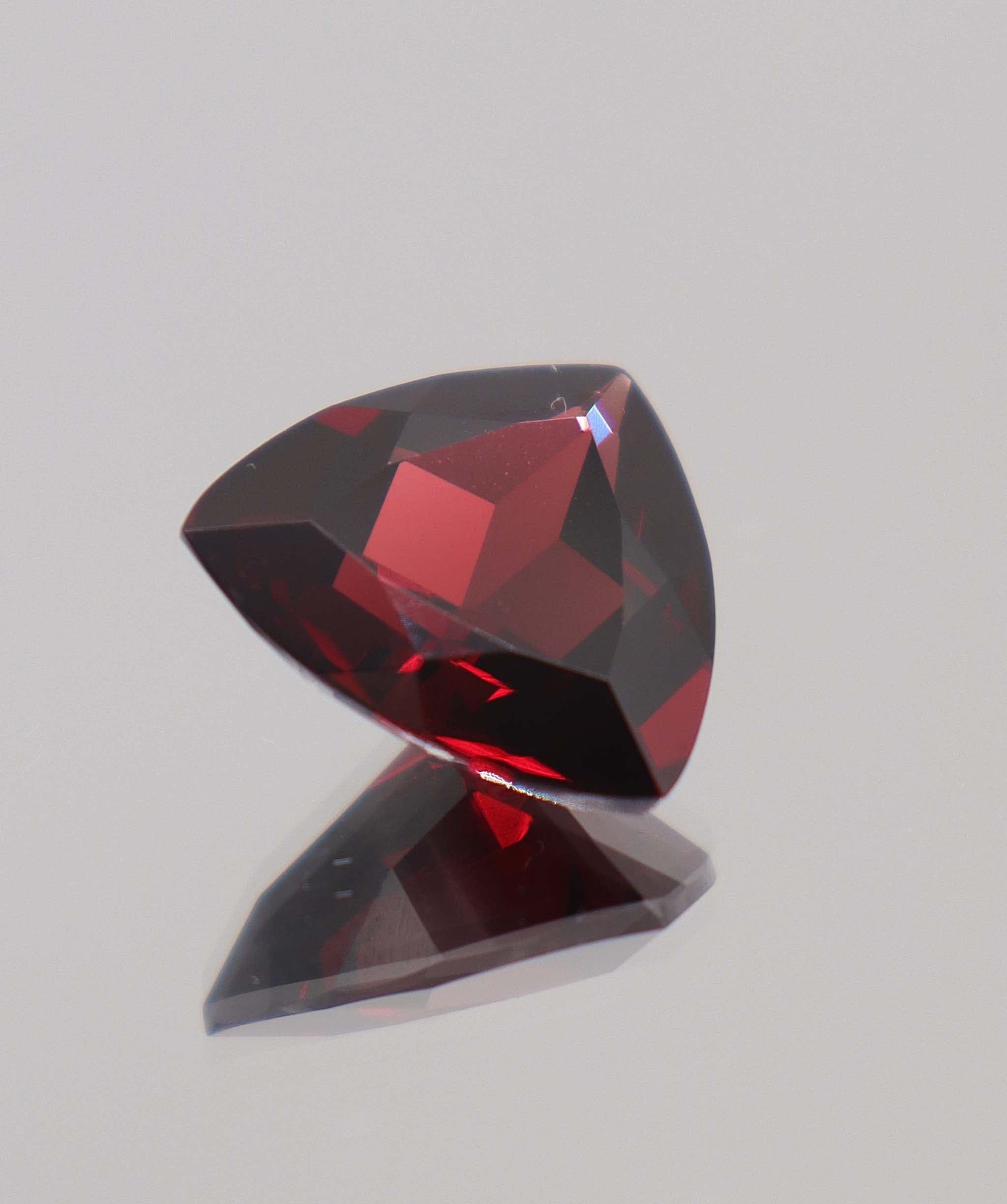 Luxury Promise 11.38ct Almandine Trillion DXBCS0404