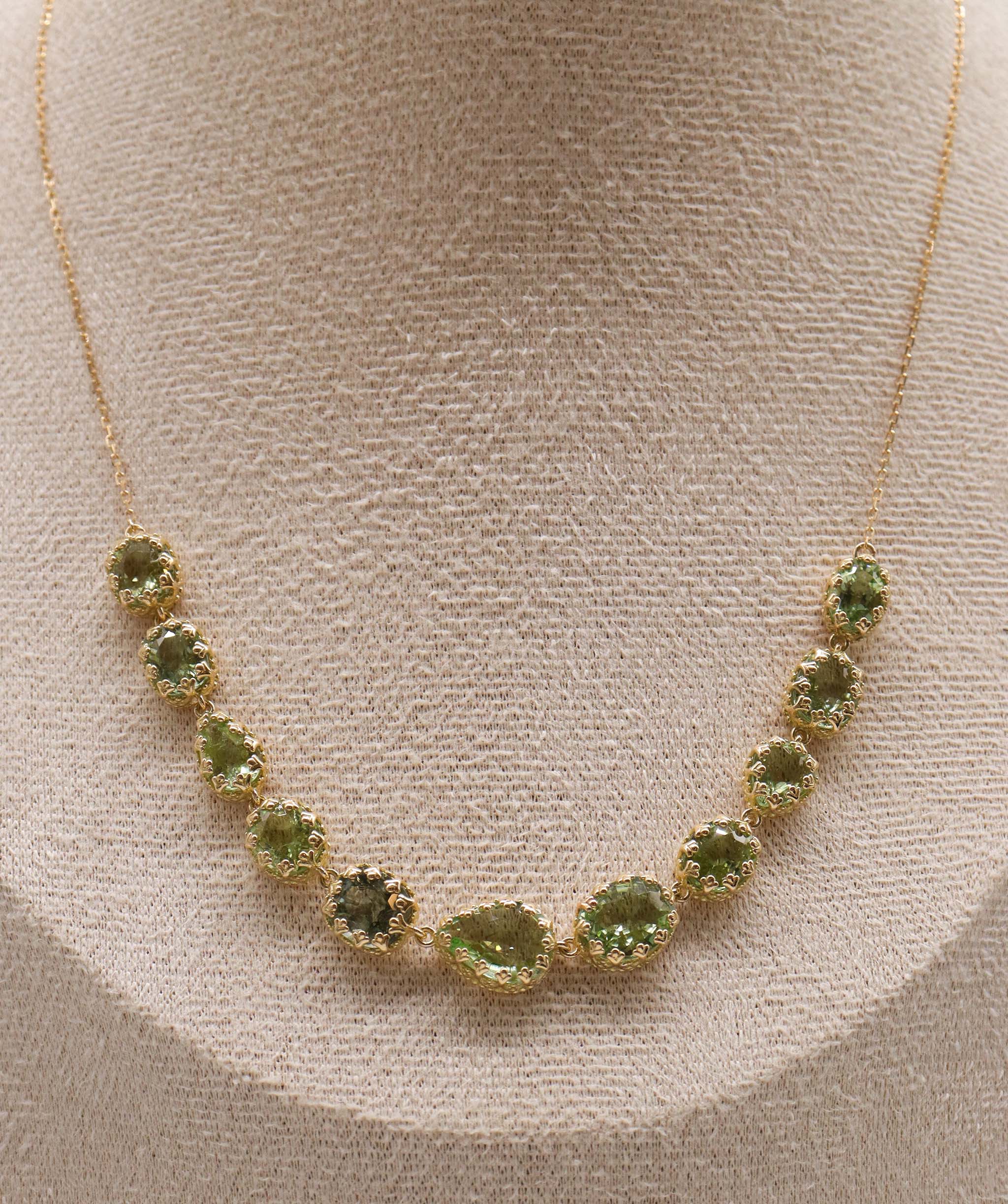 Luxury Promise 14.06ct Peridot YG Crown Necklace DXBS5635