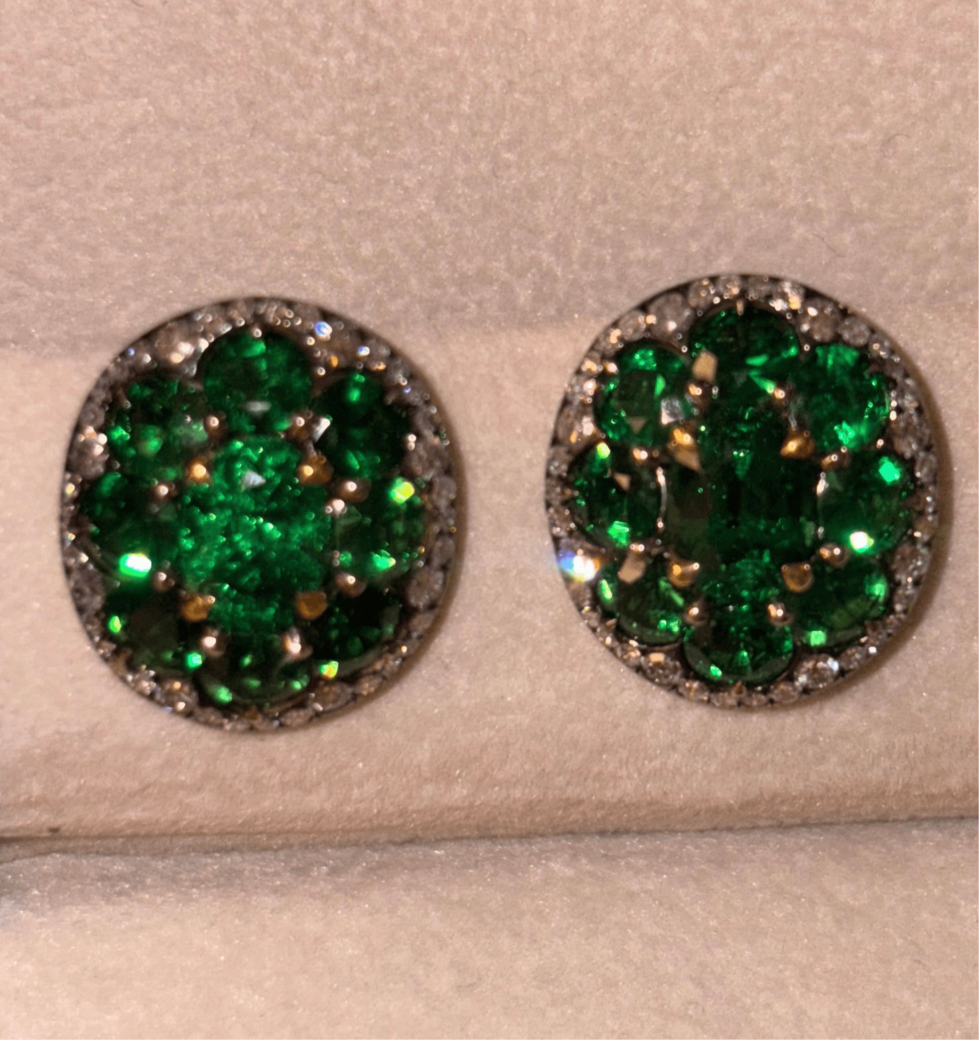 Luxury Promise 18K EARRINGS Yellow and Pink GoldTsavorite 2.82 ct / 2 pcsTsavorite 3.87 ct / 16 pcsDiamonds 0.63 ct / 77 pcs E1612