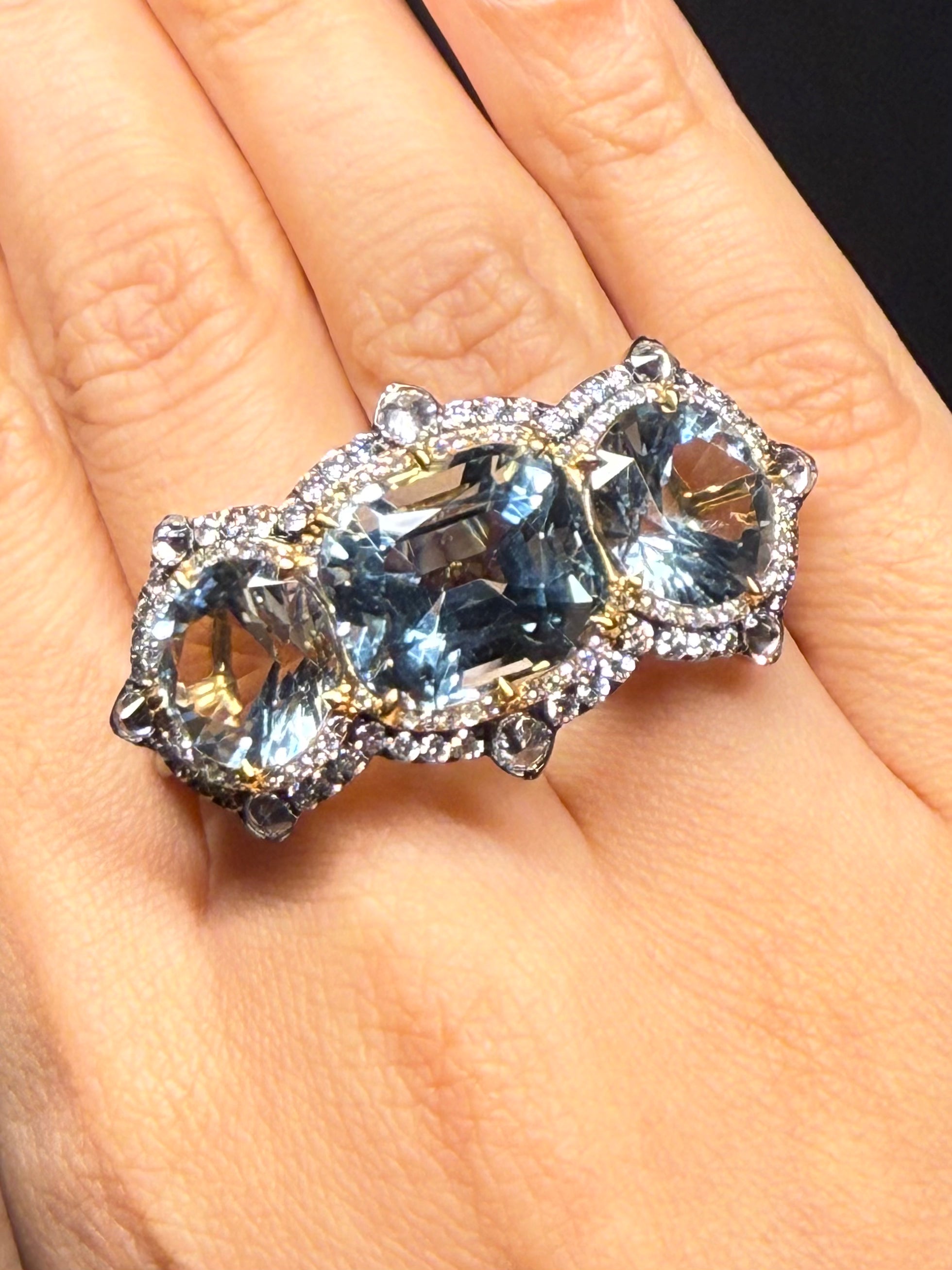 Luxury Promise 18K RING Plattinum and 22K Yellow GoldAquamarine 10.31 ctsDiamonds 8.22 cts / 2 pcsBlue Sapphire 0.48 ct / 6 pcsDiamonds 1.85 ct / 128 pcs R12127