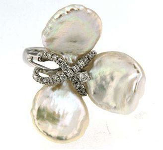 Luxury Promise 18K WG RING WITH DIAMOND AND PEARL DD 22p 0.45Ct MOP 3p 17.46Ct WG 6.300G R0000-36542