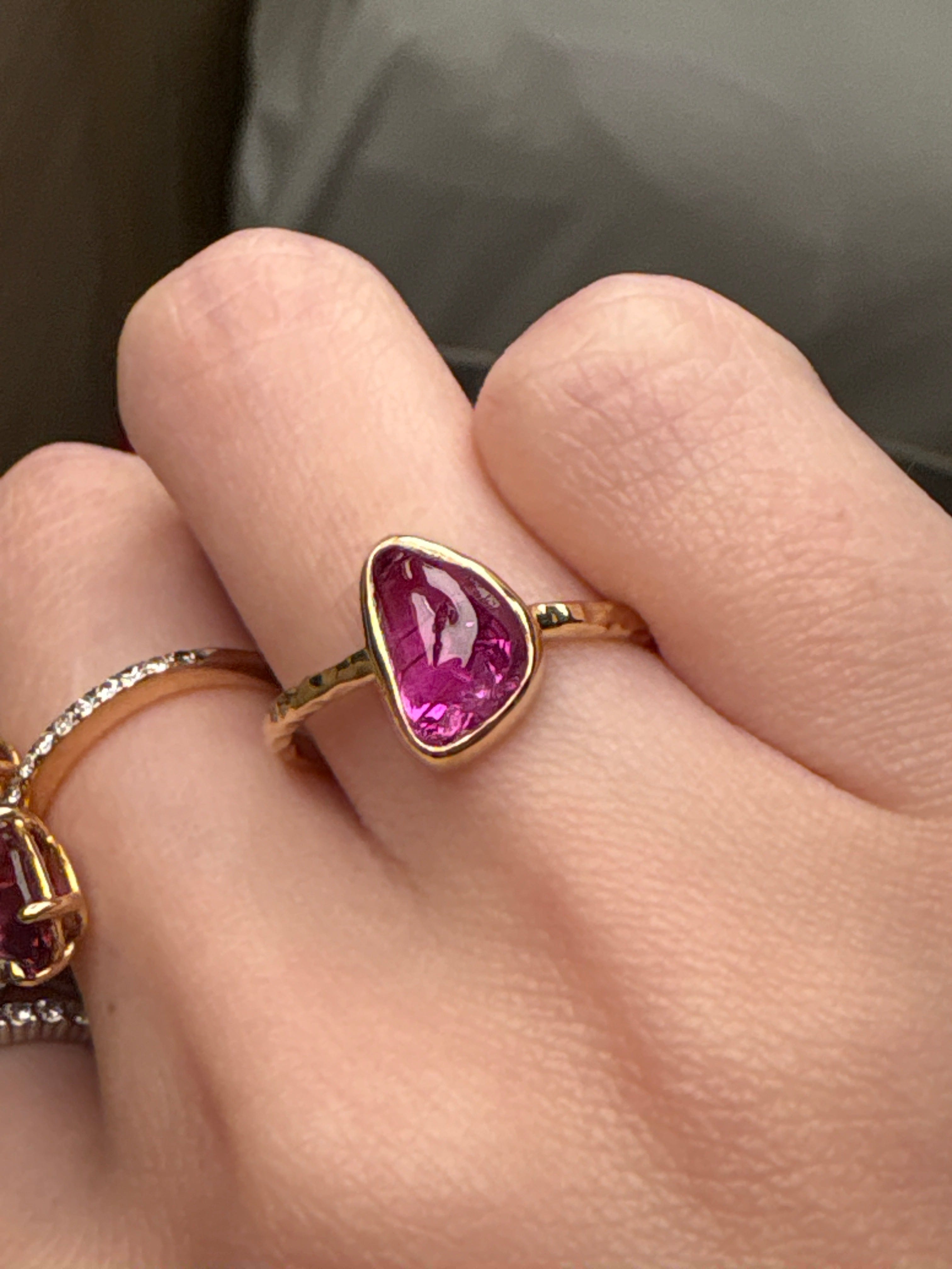Luxury Promise 18K Yellow Gold Pink Sapphire 1.77 ct Ring RM2505