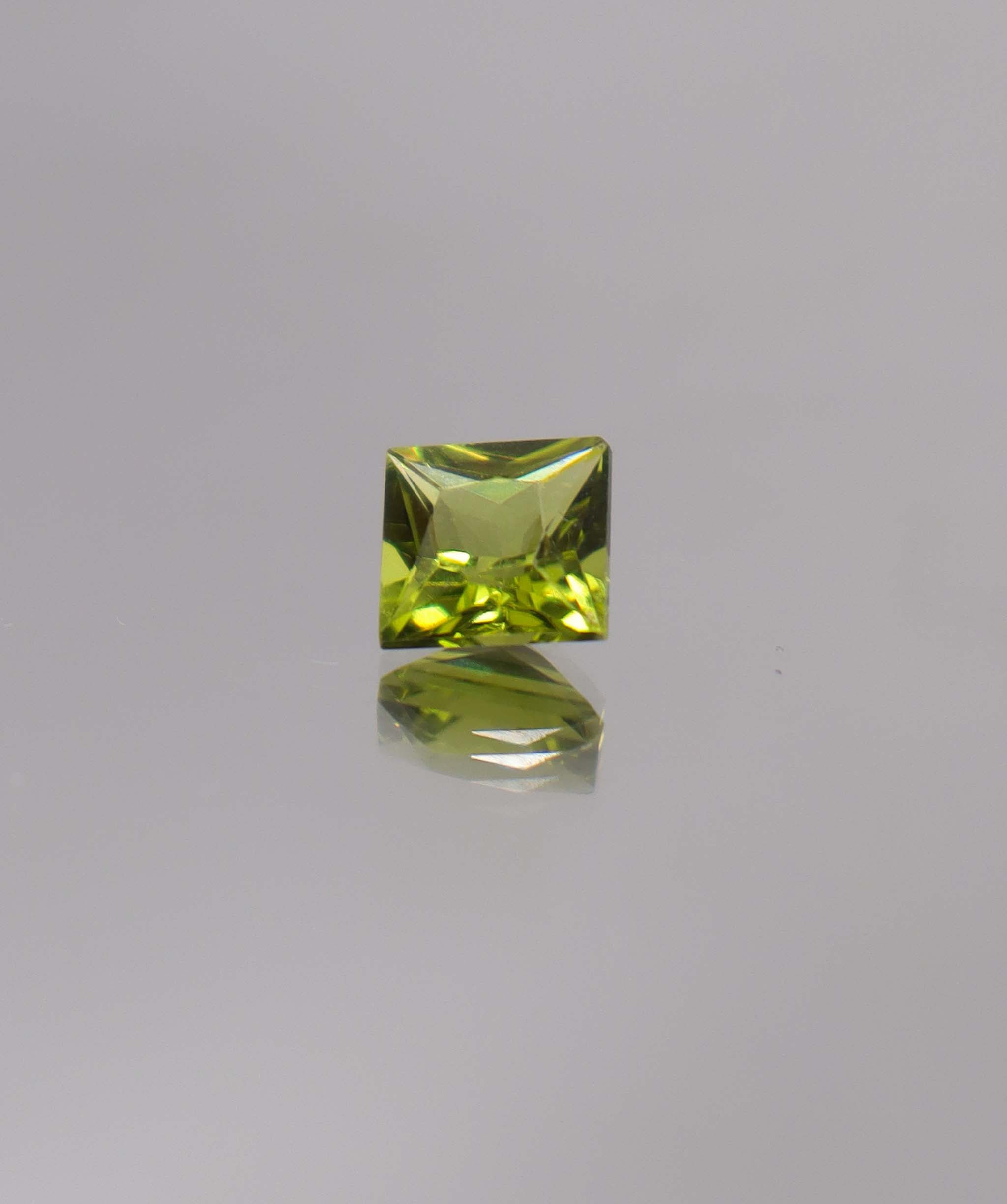 Luxury Promise 2.01ct Peridot Princess DXBCS0061