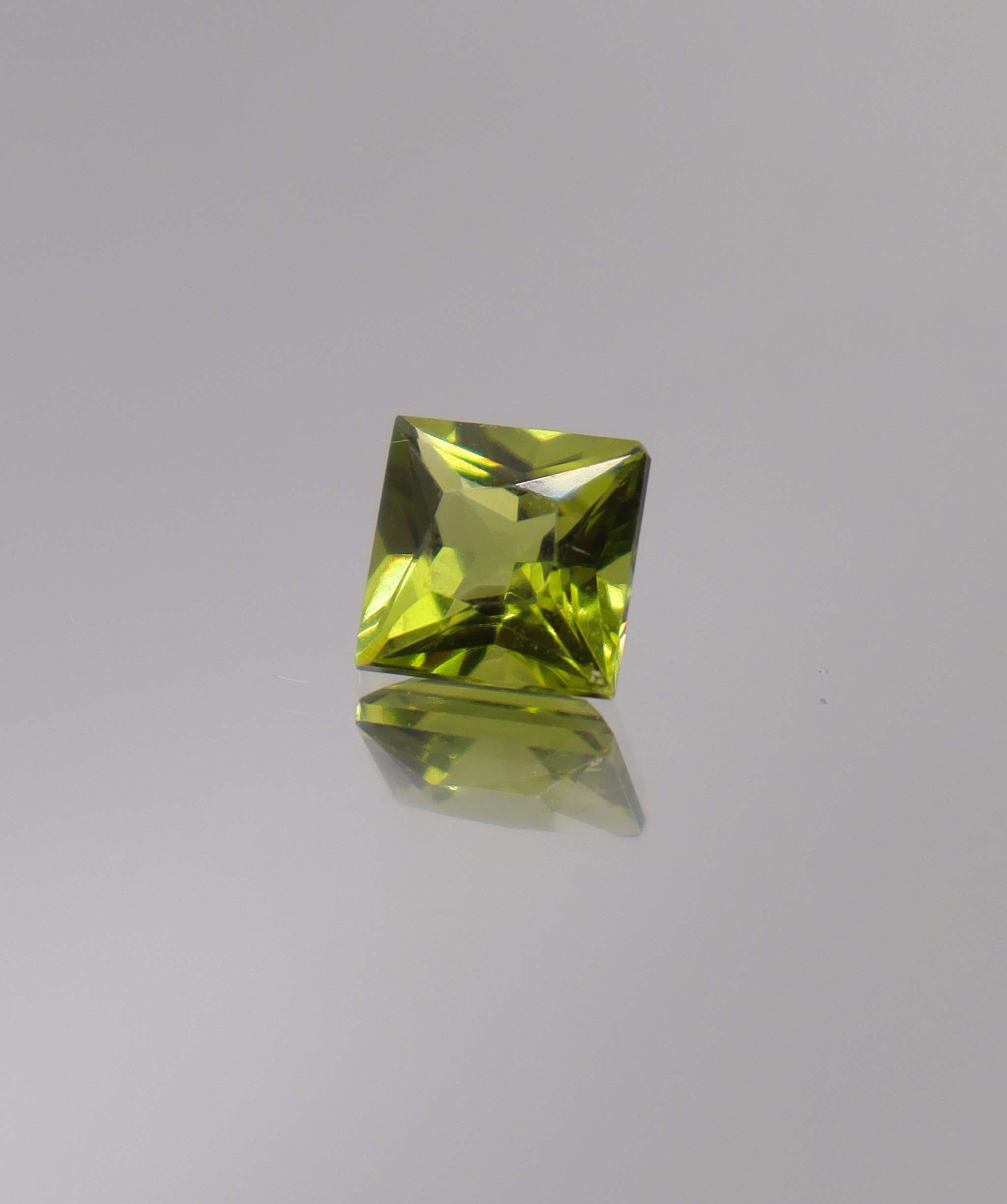 Luxury Promise 2.01ct Peridot Princess DXBCS0061