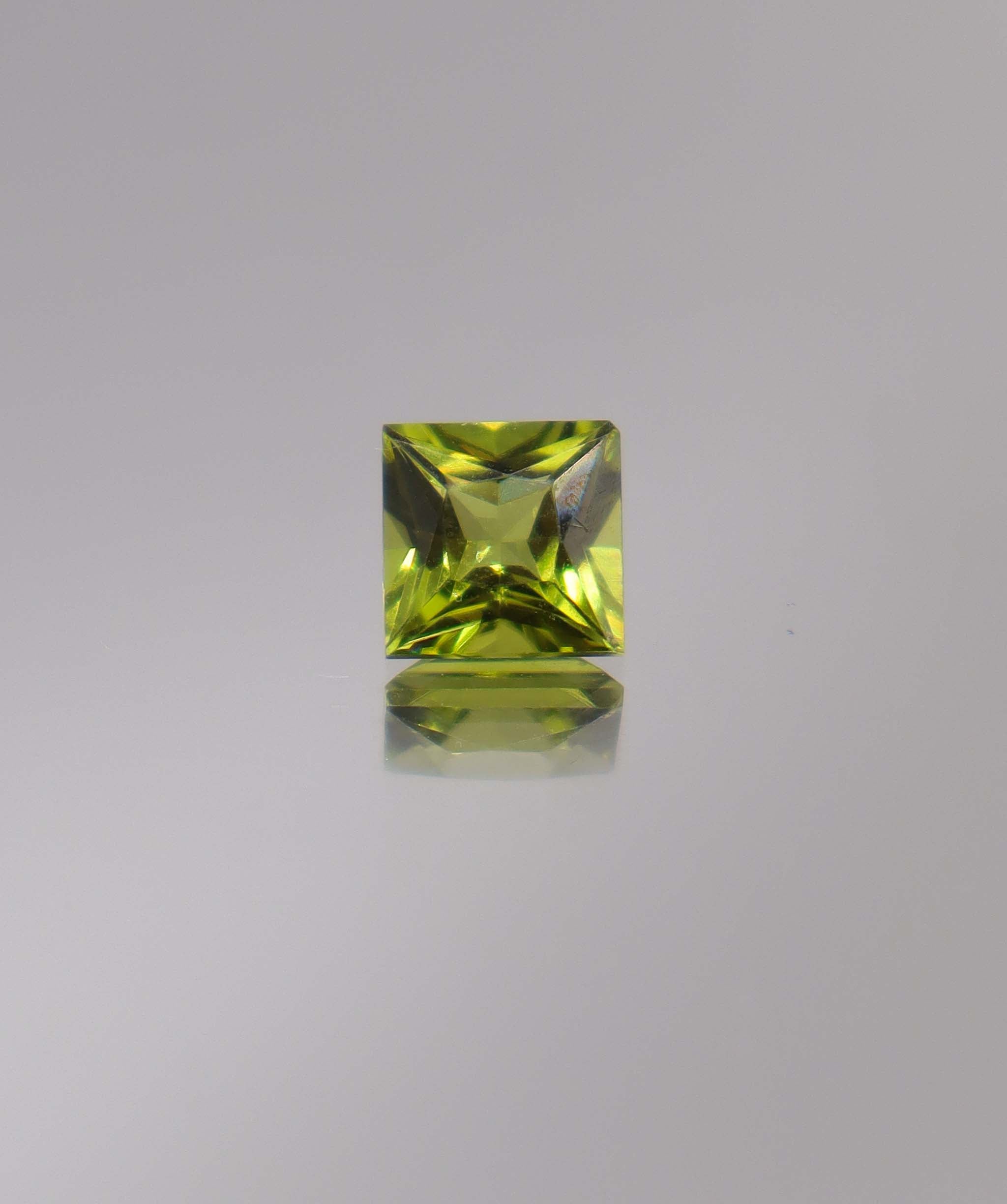 Luxury Promise 2.01ct Peridot Princess DXBCS0061