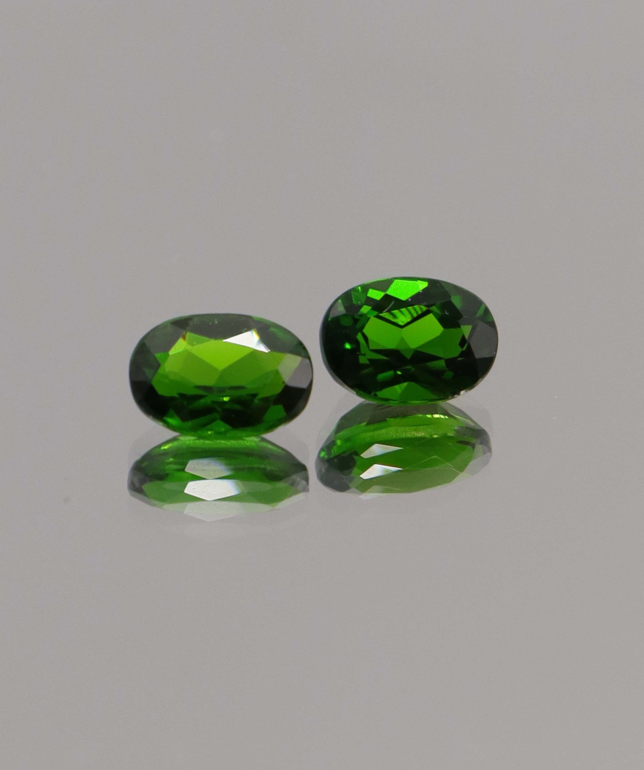 Luxury Promise 2.05ct Oval Chrome Diopside pair DXBCS1177