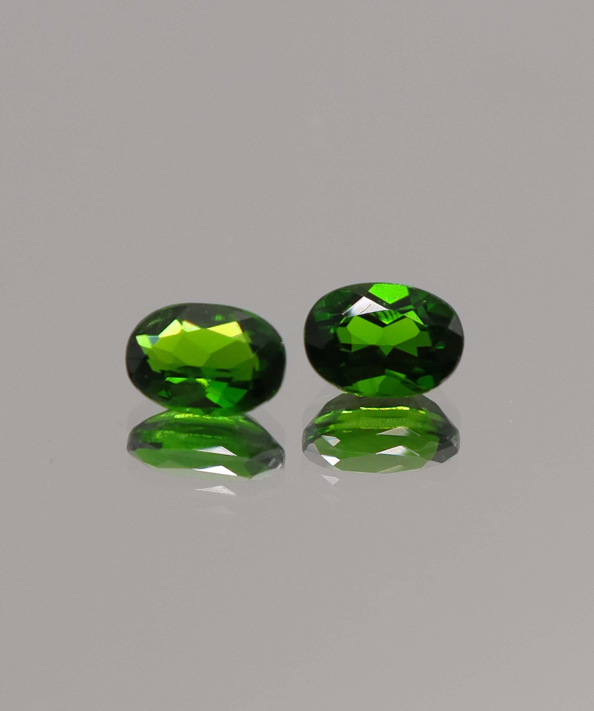 Luxury Promise 2.05ct Oval Chrome Diopside pair DXBCS1177
