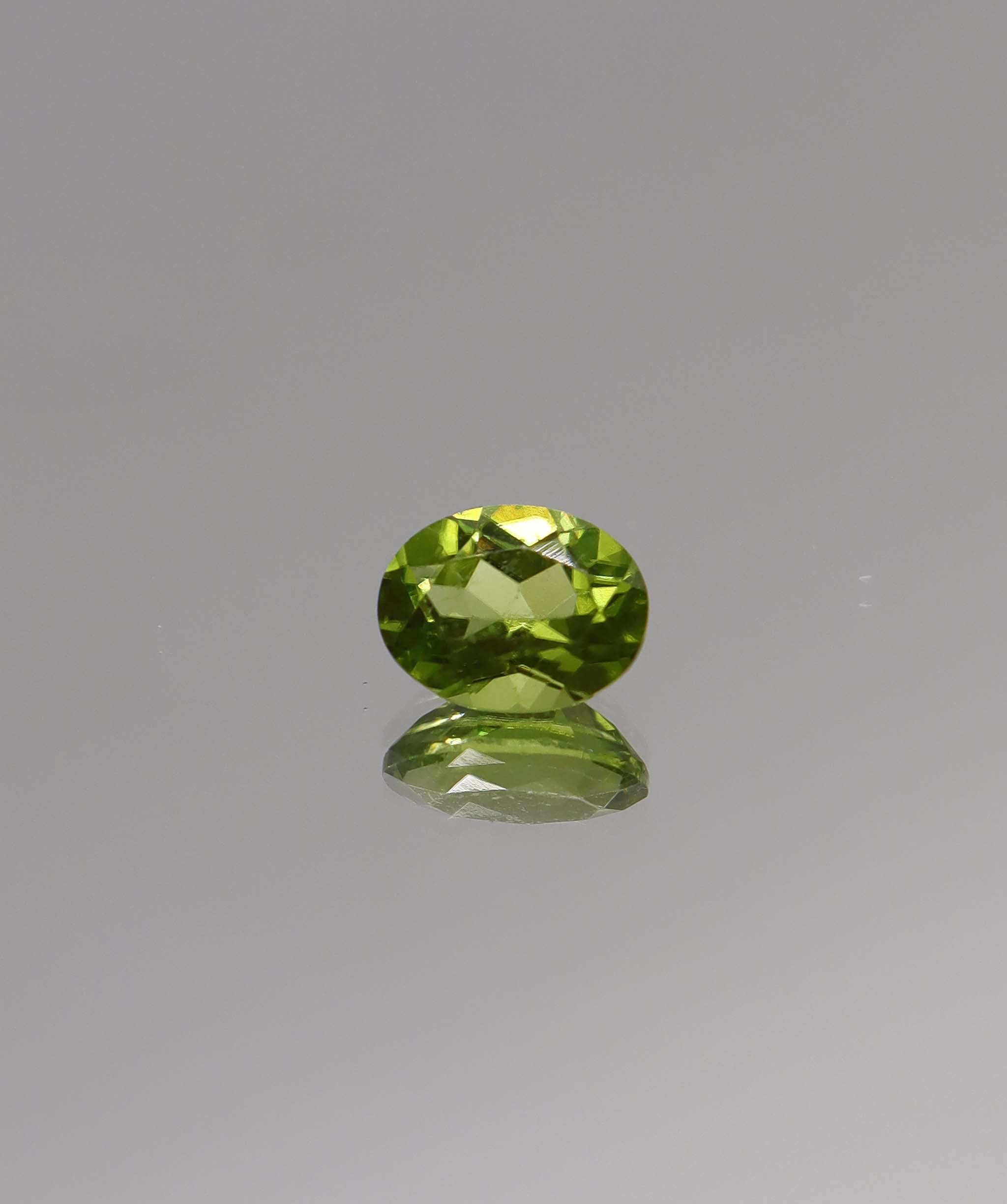 Luxury Promise 2.06ct Peridot Oval DXBCS0056