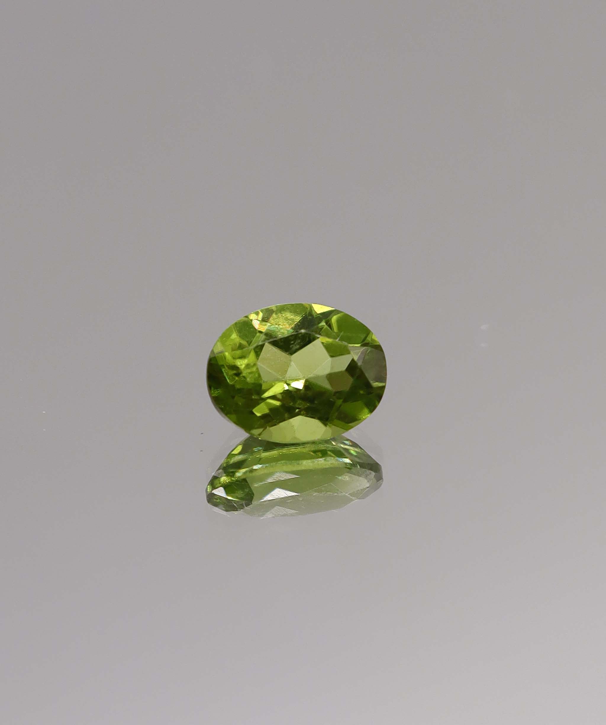 Luxury Promise 2.06ct Peridot Oval DXBCS0056