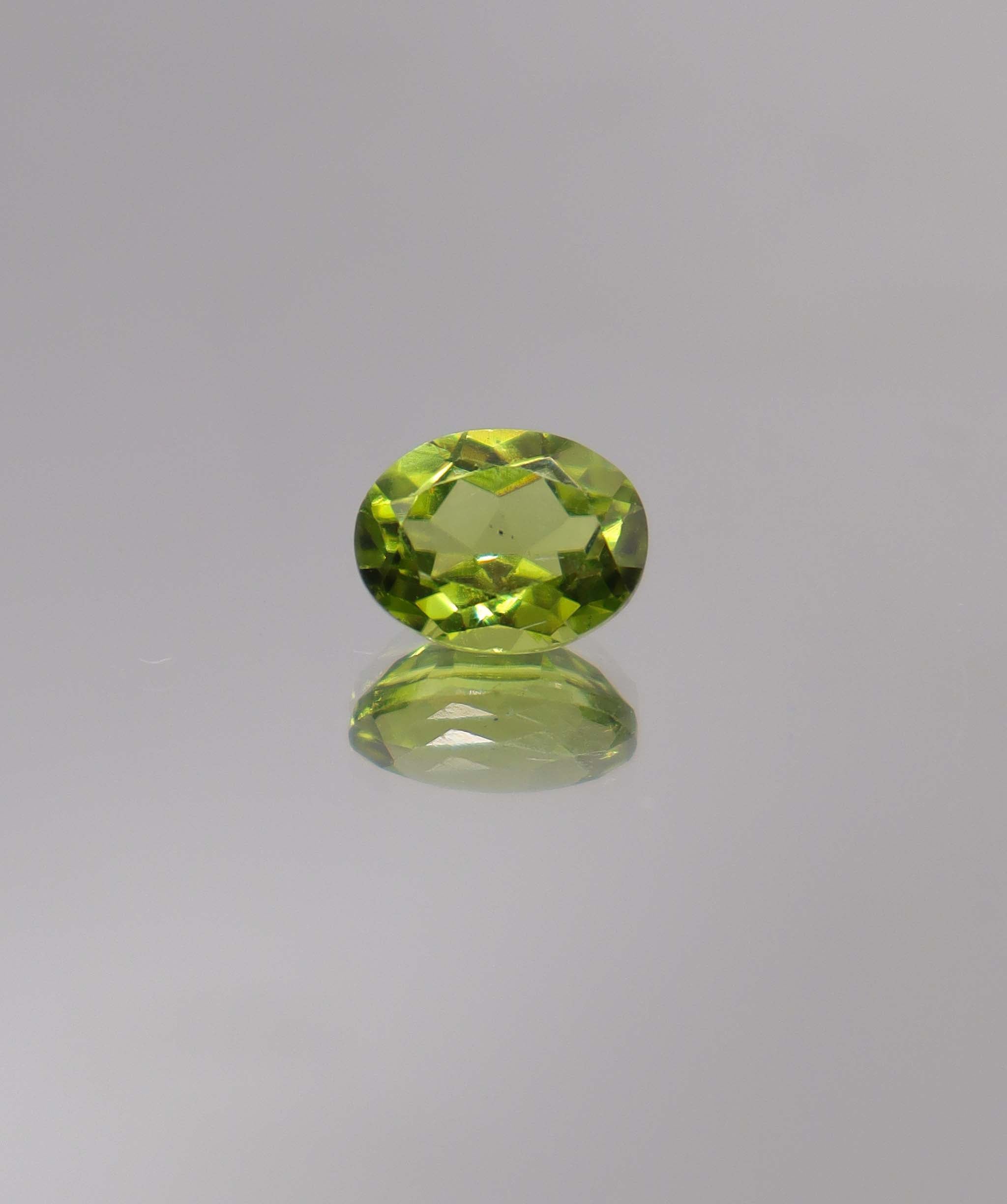 Luxury Promise 2.16ct Peridot Oval DXBCS0057